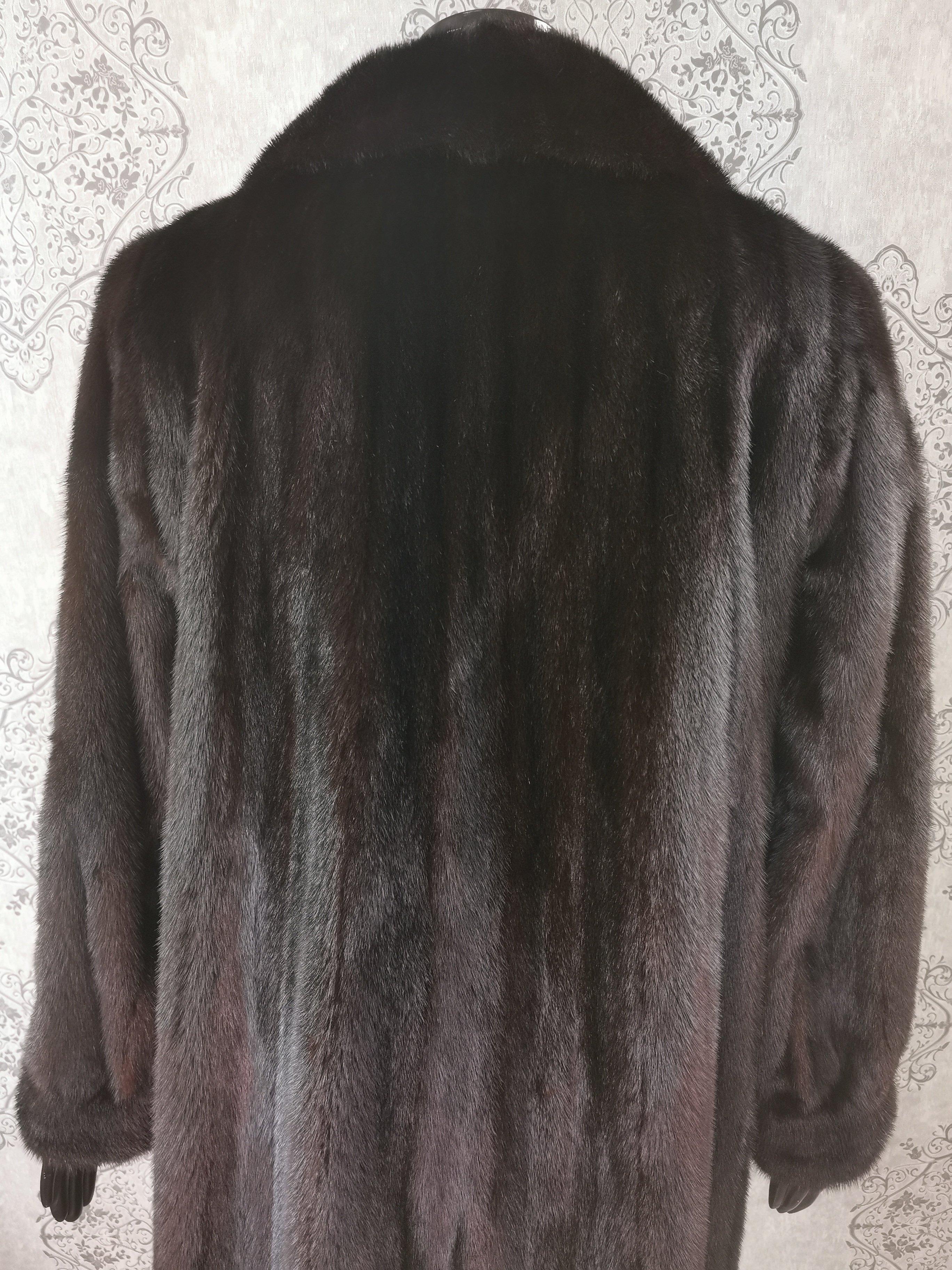 Manteau en fourrure de vison neuf (taille 16-L) en vente 1