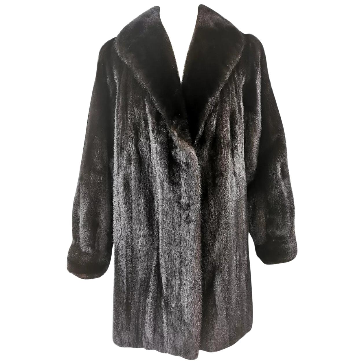 Manteau en fourrure de vison neuf (taille 16-L) en vente