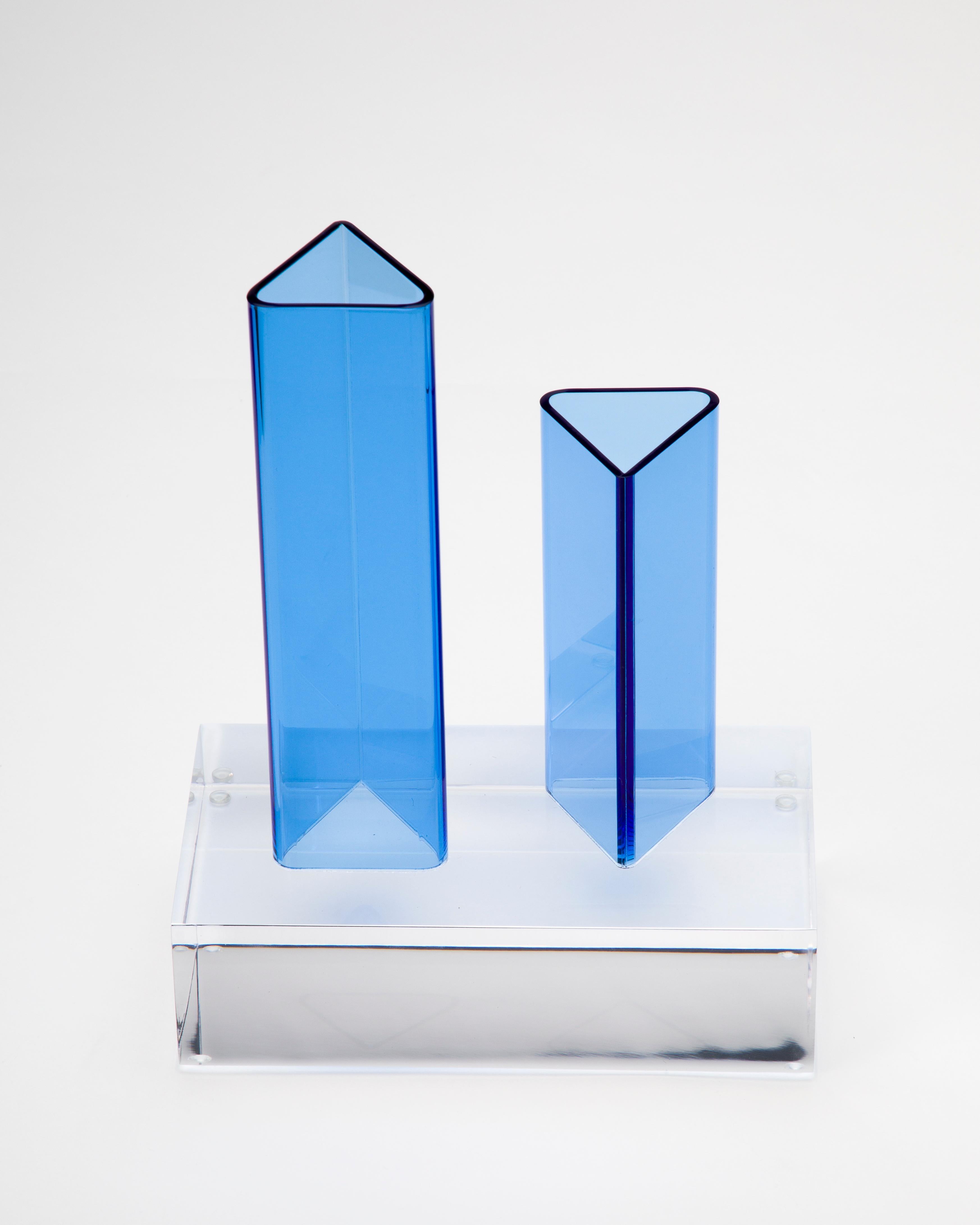 Prism Contemporary Transparent Vase in Acrylic (amerikanisch) im Angebot
