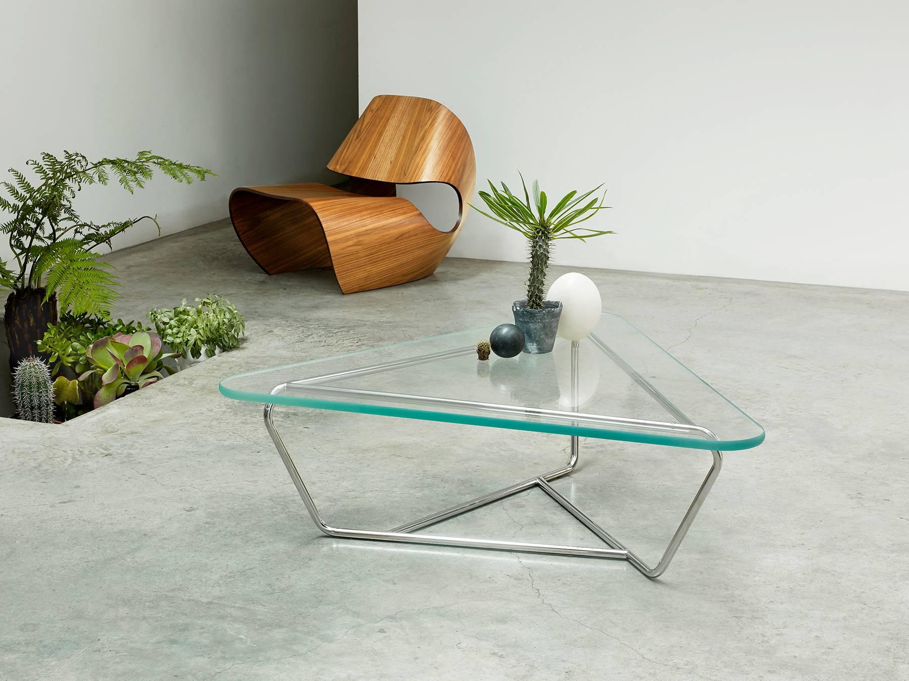 Britannique Table basse contemporaine en prisme, verre et acier inoxydable de Made in Ratio en vente