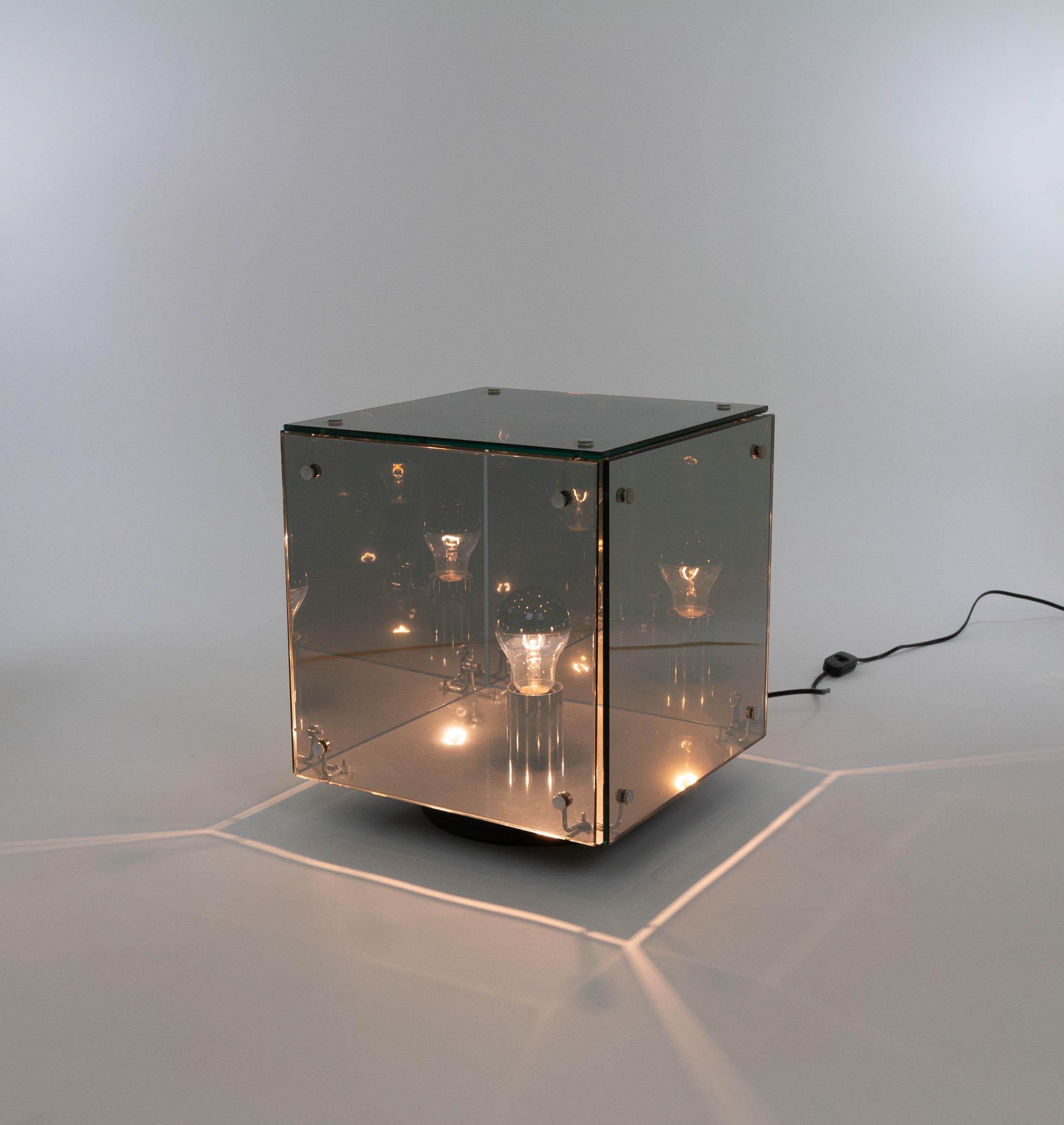 Cube shaped Prismar table lamp designed by Studio A.R.D.I.T.I. in 1972 and produced by Nucleo Sormani.

This table or floor lamp consists of 5 mirror-like smoky grey elements, held together by subtle connecting chrome-plated pieces. The five glass