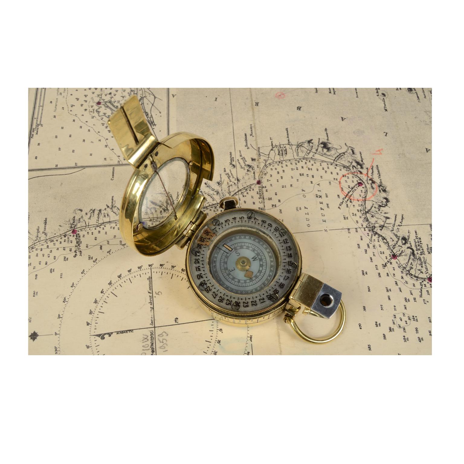 Prismatic liquid bearing compass signed T.G. C. Ltd London N. B 59091 1940 MK III, used by British army officers during the second world war. It is a small vintage compass typically used in recreational sailing, therefore on boats less subject to