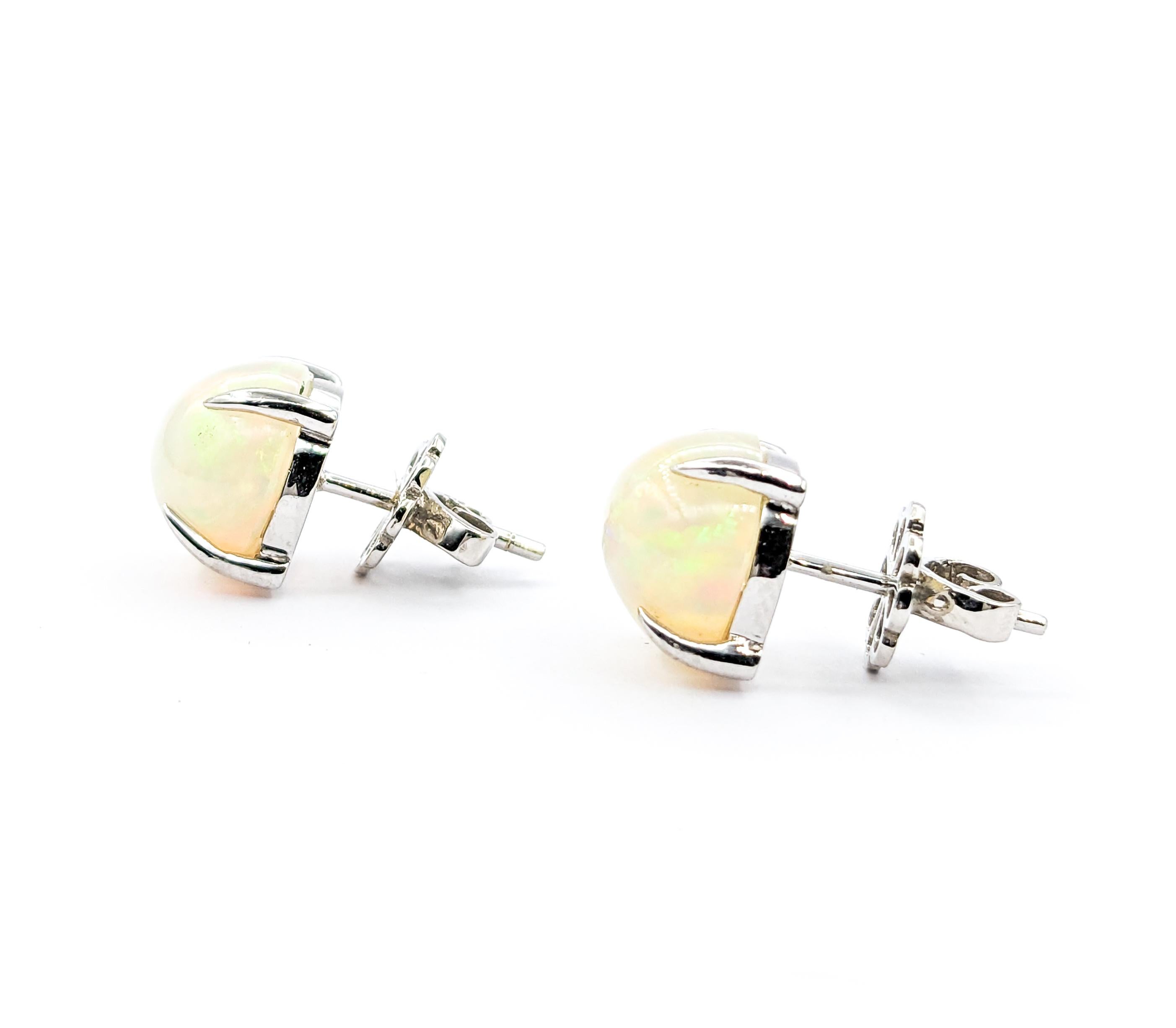 Donna Orecchini con perno in opale naturale cabochon prismatico in vendita