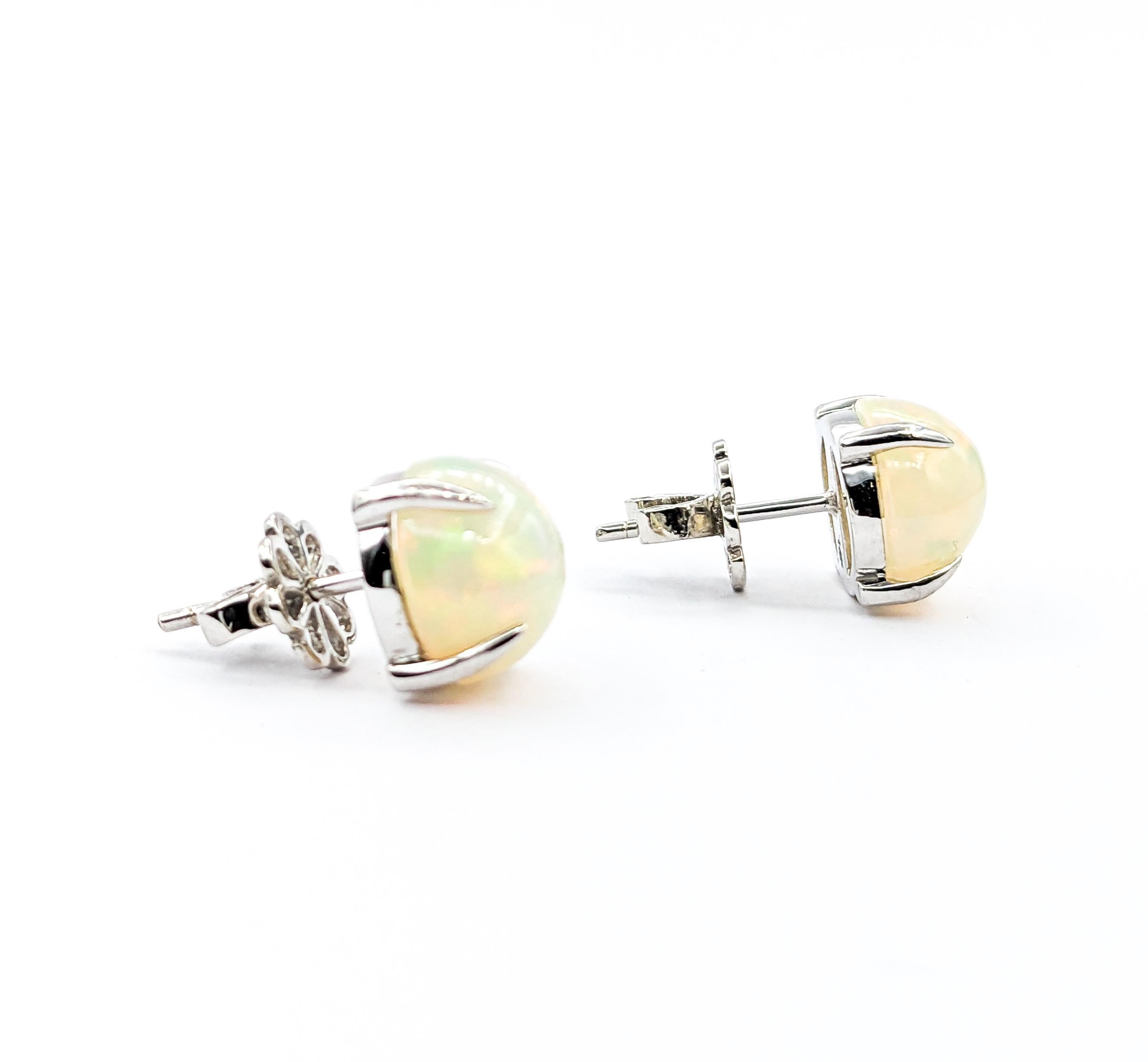 Orecchini con perno in opale naturale cabochon prismatico in vendita 1