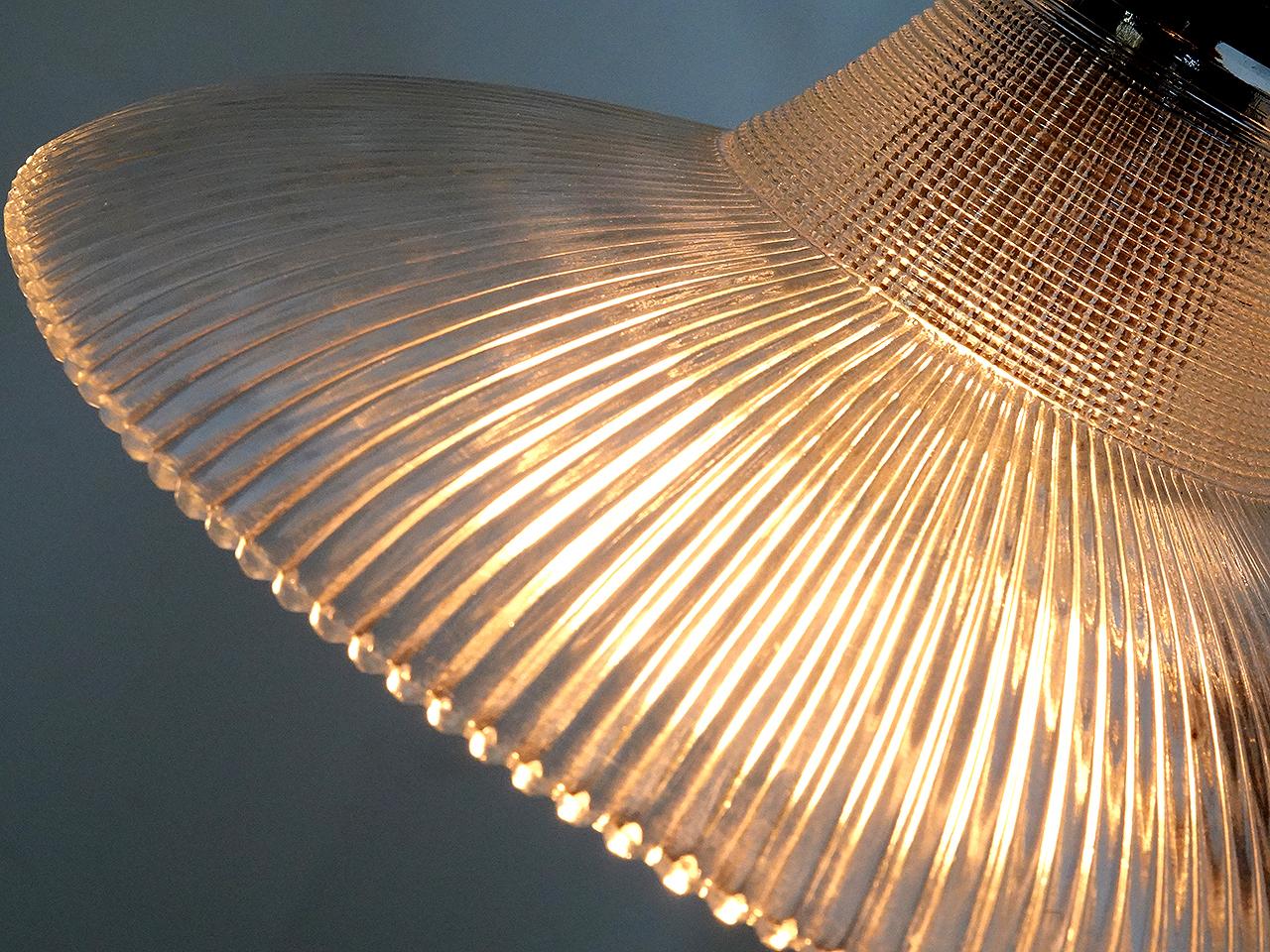 Industriel Pendentif en forme de plat prismatique en vente