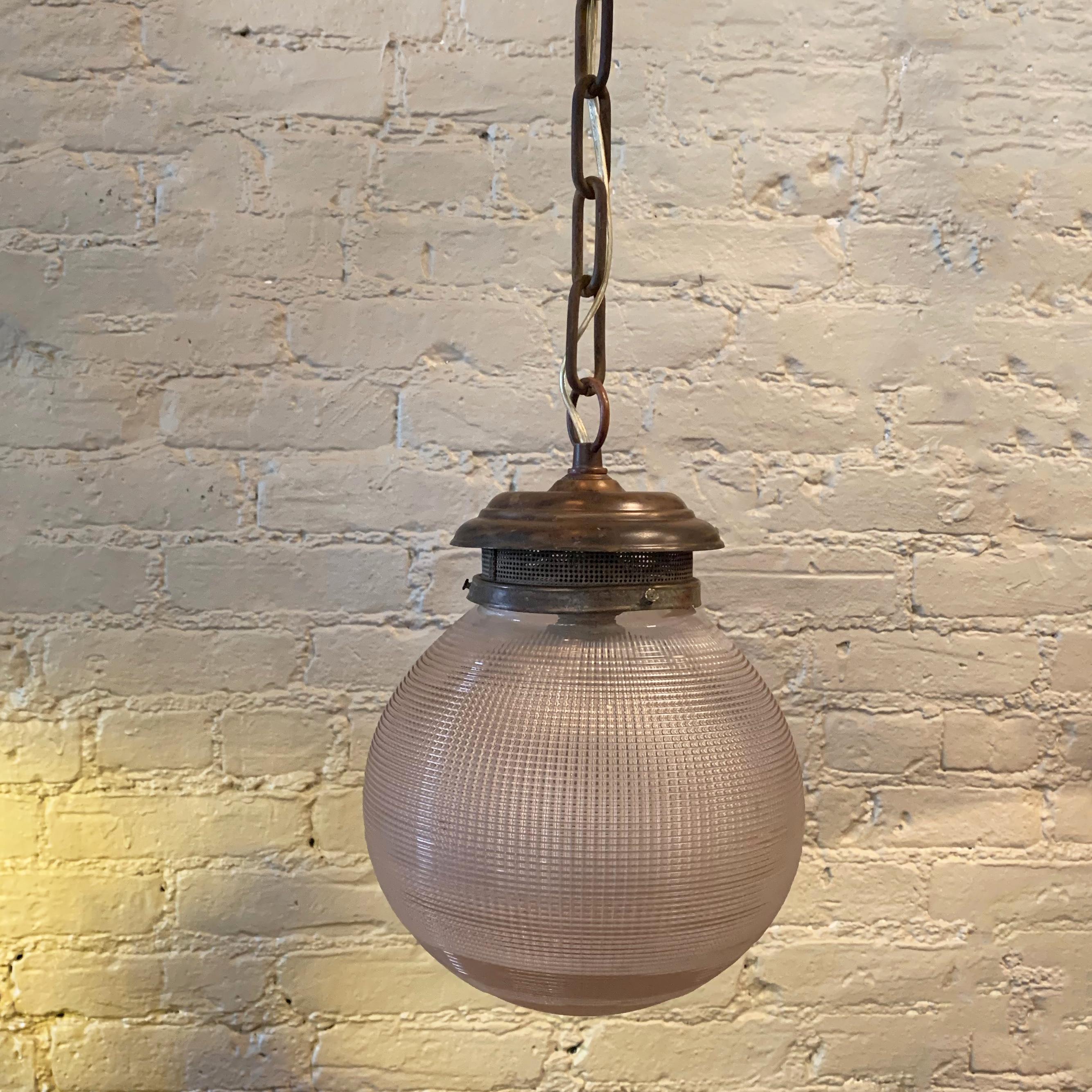 Industriel Lampe à suspension globe prismatique en verre holophane et laiton de 8 cm en vente