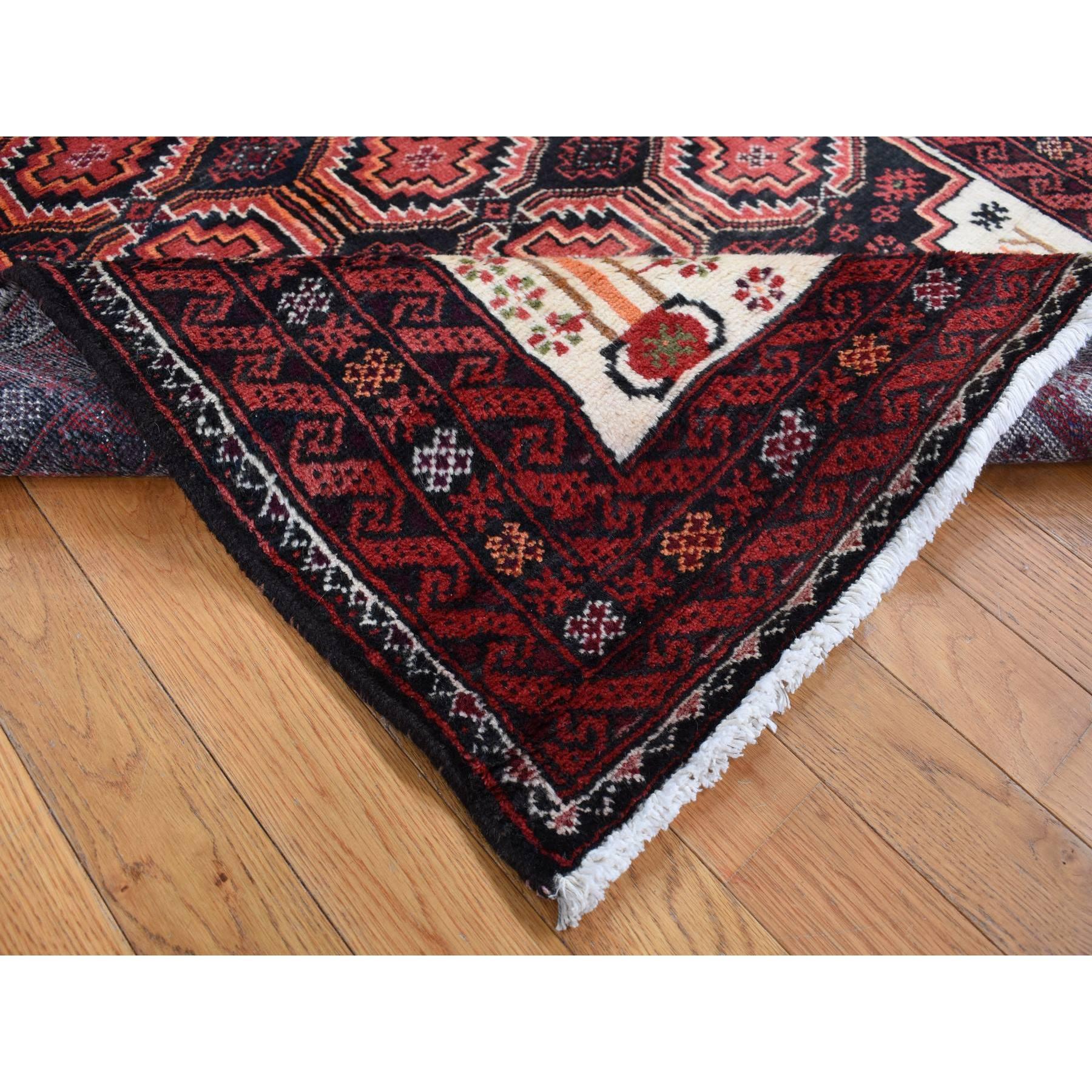 Prismatisch roter persischer, handgeknüpfter Vintage-Teppich aus reiner Wolle, rein, sauber und ohne Verschleiß im Zustand „Gut“ im Angebot in Carlstadt, NJ