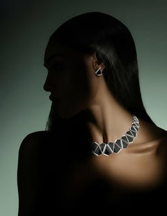 Collana Prismé in oro 18 carati con onice nera e pavé di diamanti