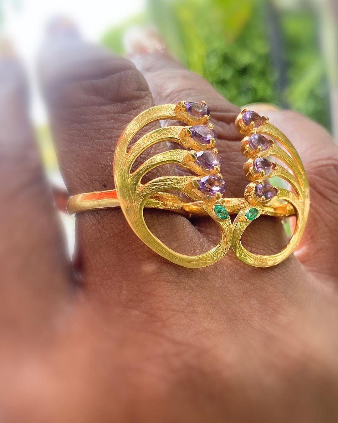 For Sale:  Twin Elegance Prissy Peacock Two-Finger Ring 5