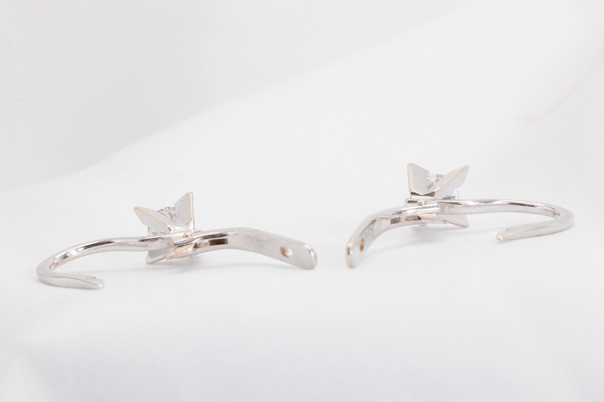 Pristine 0.50 Carat Total Weight Starry Drop Earrings in 14K White Gold In Excellent Condition For Sale In Houston, TX
