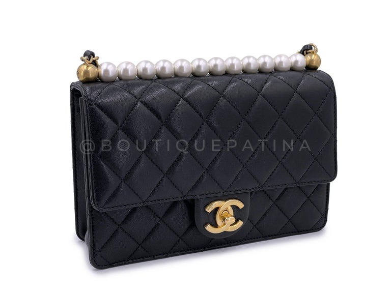Pristine 19S Chanel Chic Pearls Quilted Flap Bag Black GHW 66675 For Sale  at 1stDibs