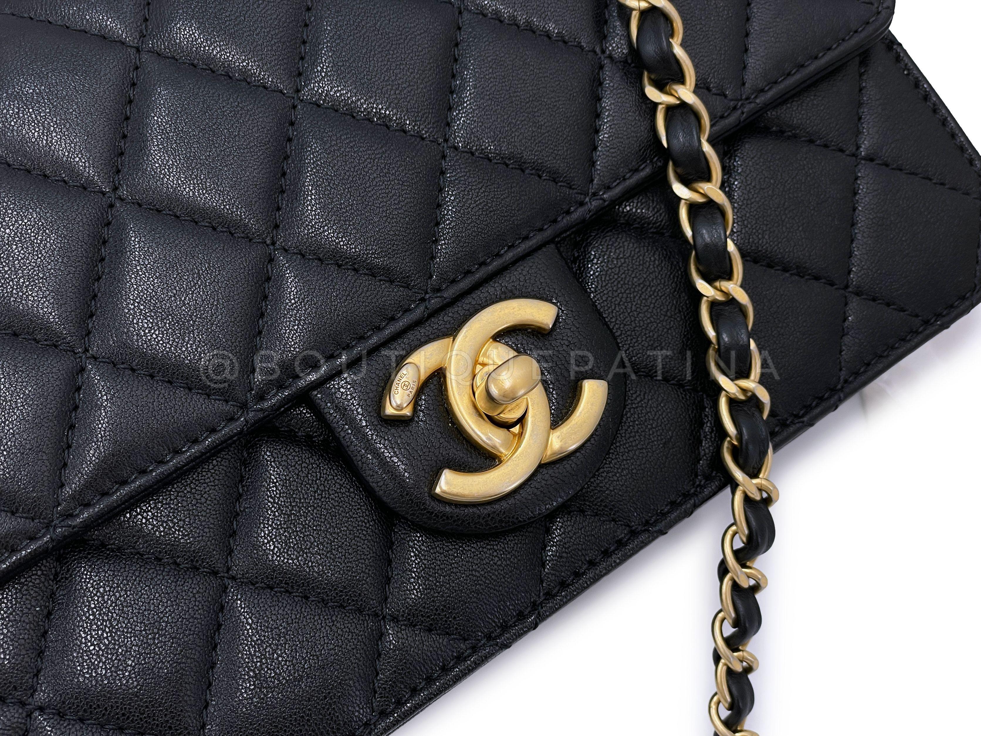 Pristine 19S Chanel Chic Pearls Quilted Flap Bag Black GHW 66675 For Sale 3