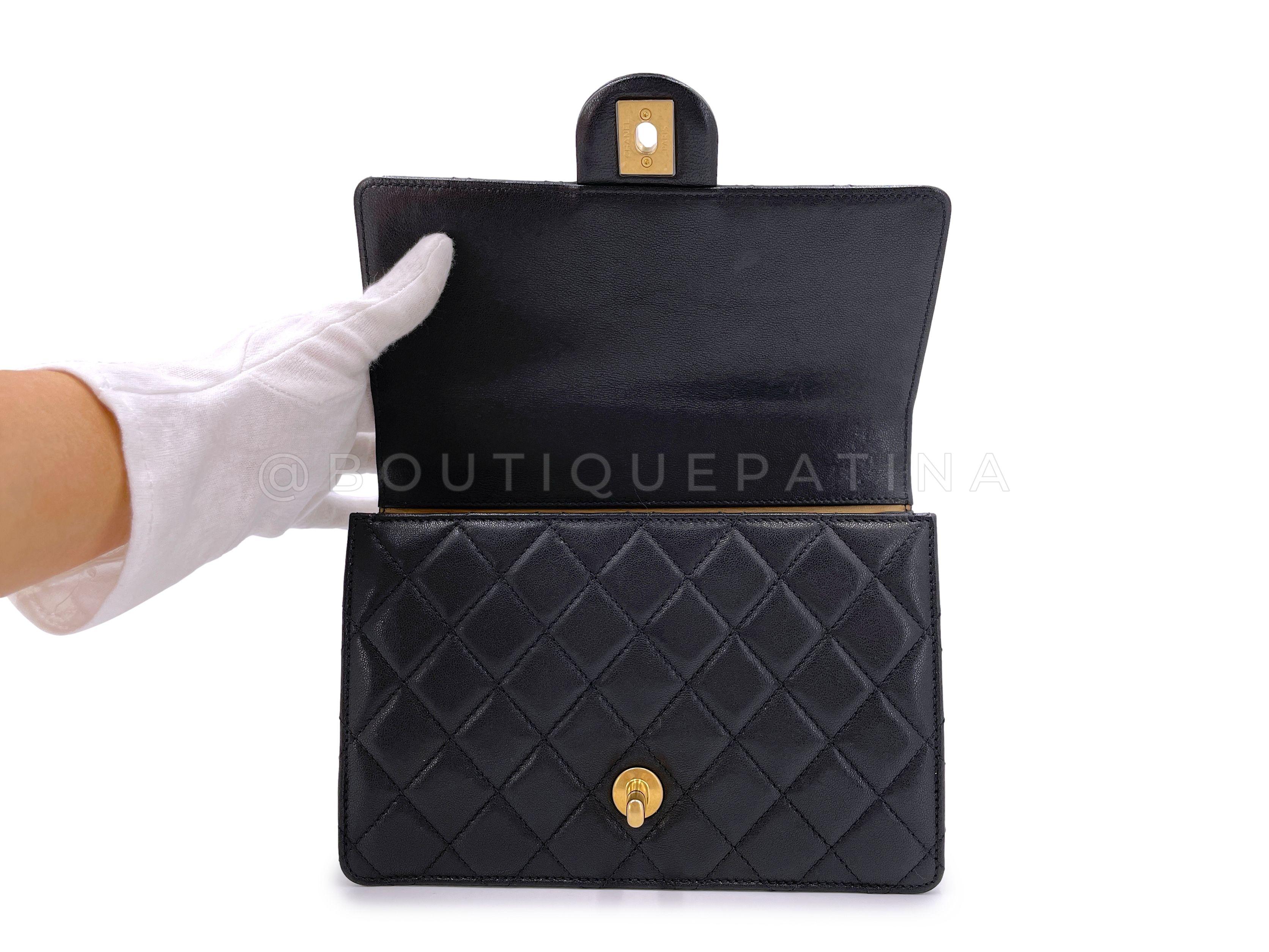 Pristine 19S Chanel Chic Pearls Quilted Flap Bag Black GHW 66675 For Sale 4