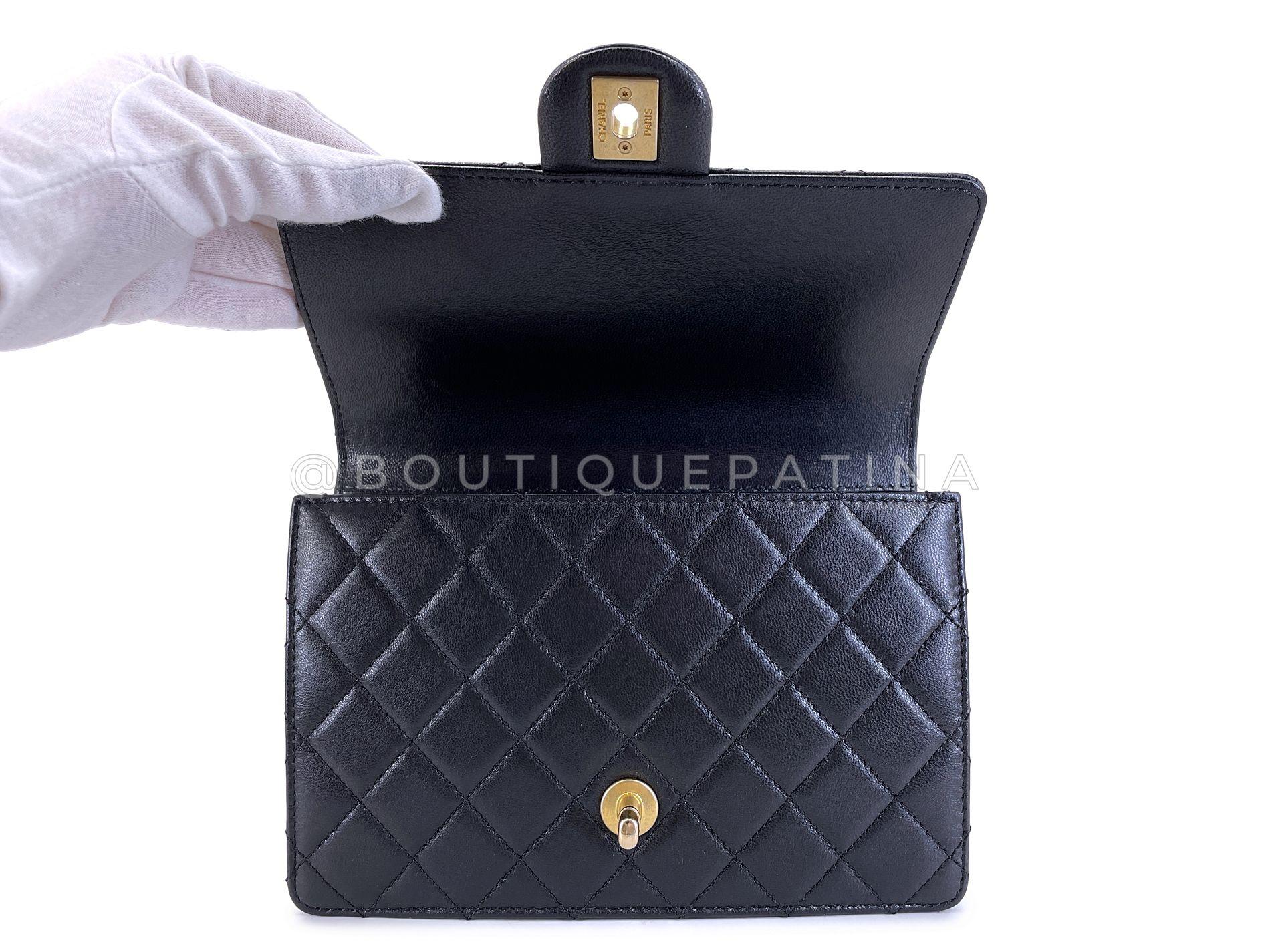 Pristine 19S Chanel Chic Pearls Quilted Flap Bag Black GHW 67020 en vente 4