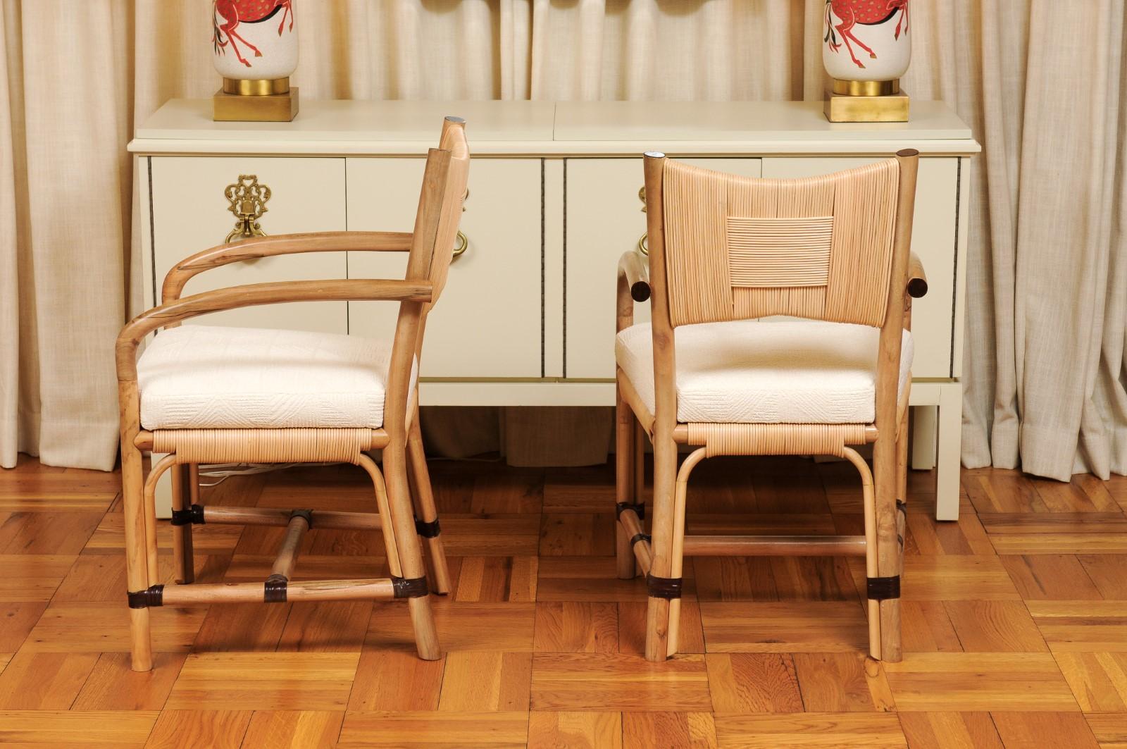 Prístino Juego de 8 Sillas de Comedor de Caña de Merbau de John Hutton para Donghia en venta 3