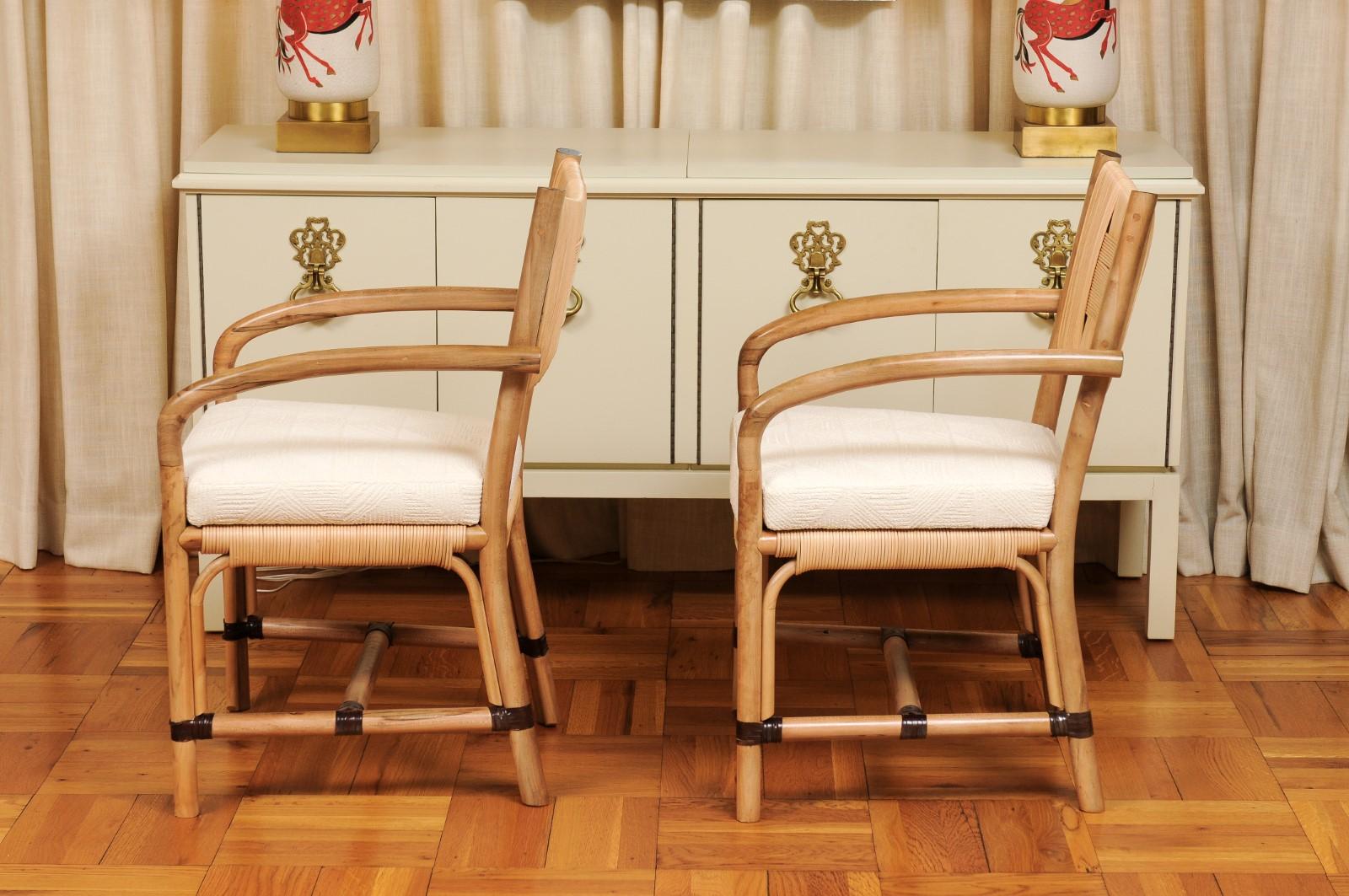 Prístino Juego de 8 Sillas de Comedor de Caña de Merbau de John Hutton para Donghia en venta 4