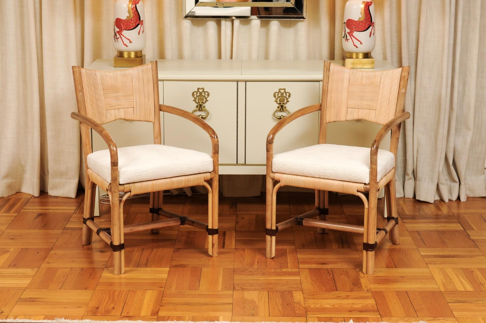 Prístino Juego de 8 Sillas de Comedor de Caña de Merbau de John Hutton para Donghia en venta 11