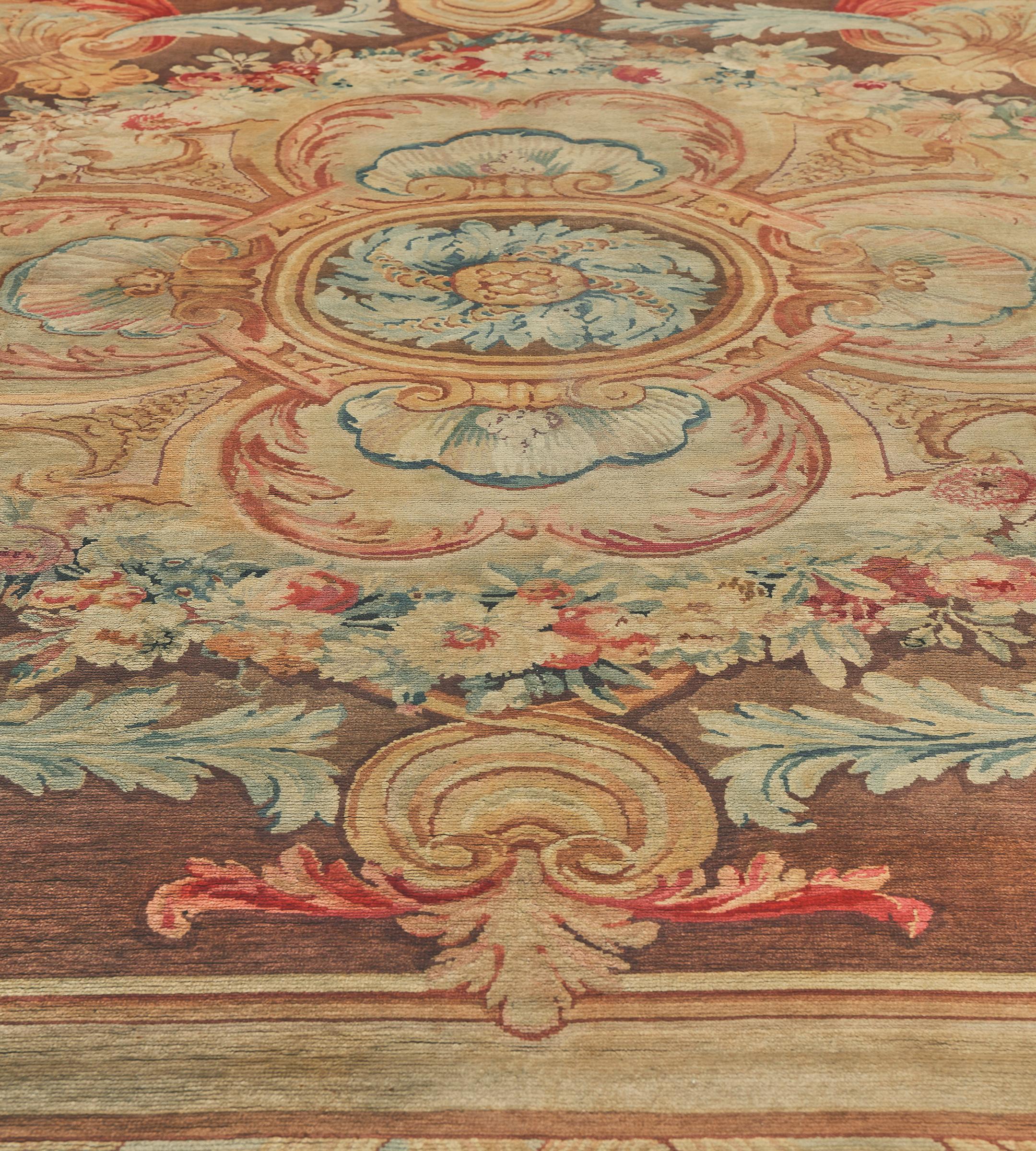 Pristine Antique Circa-1860 Handwoven Wool Floral French Savonnerie Rug For Sale 3