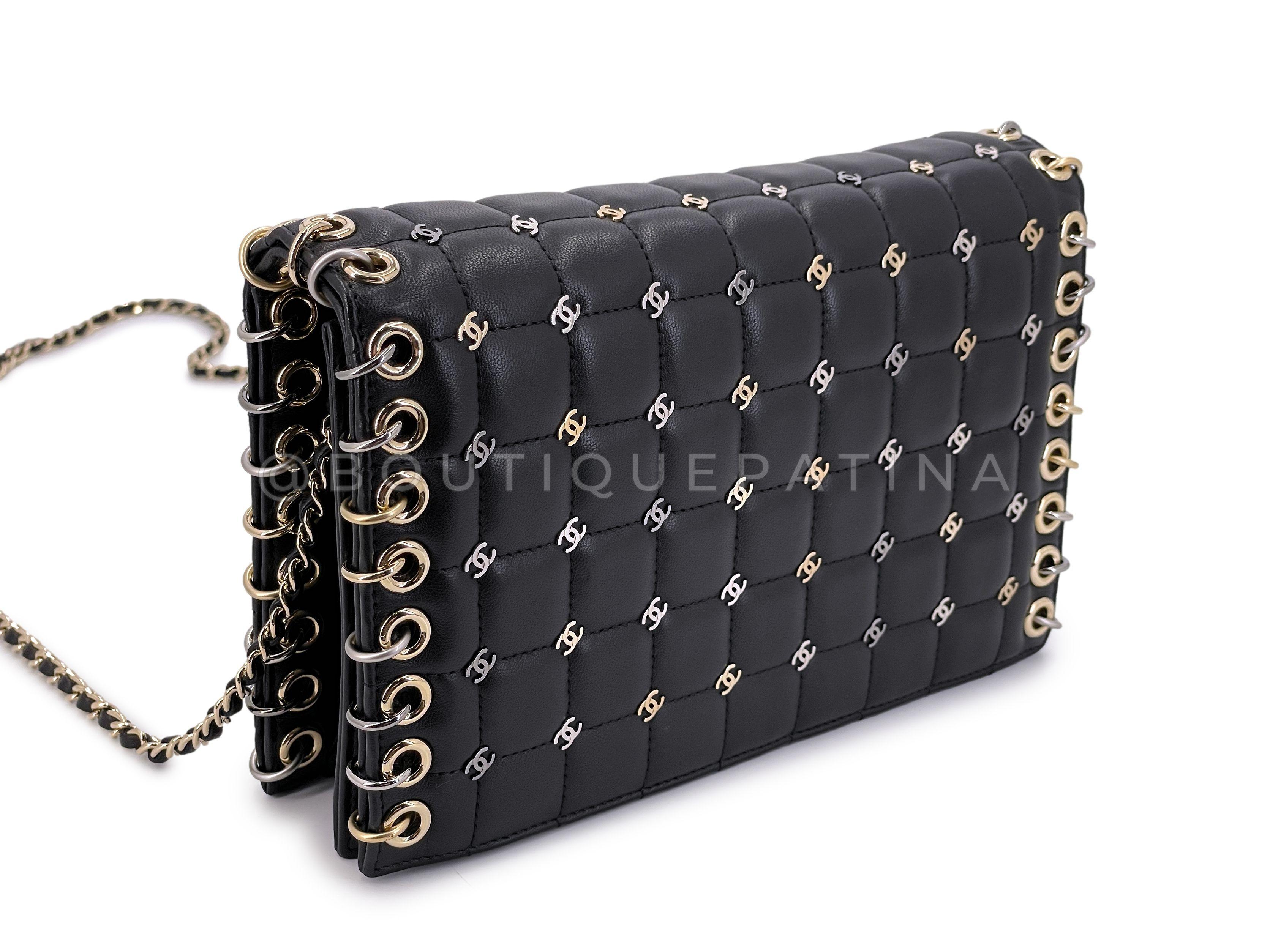 Pristine Chanel 16B Punk CC-Studded Piercing Clutch on Chain Bag Black 67544 In Excellent Condition For Sale In Costa Mesa, CA
