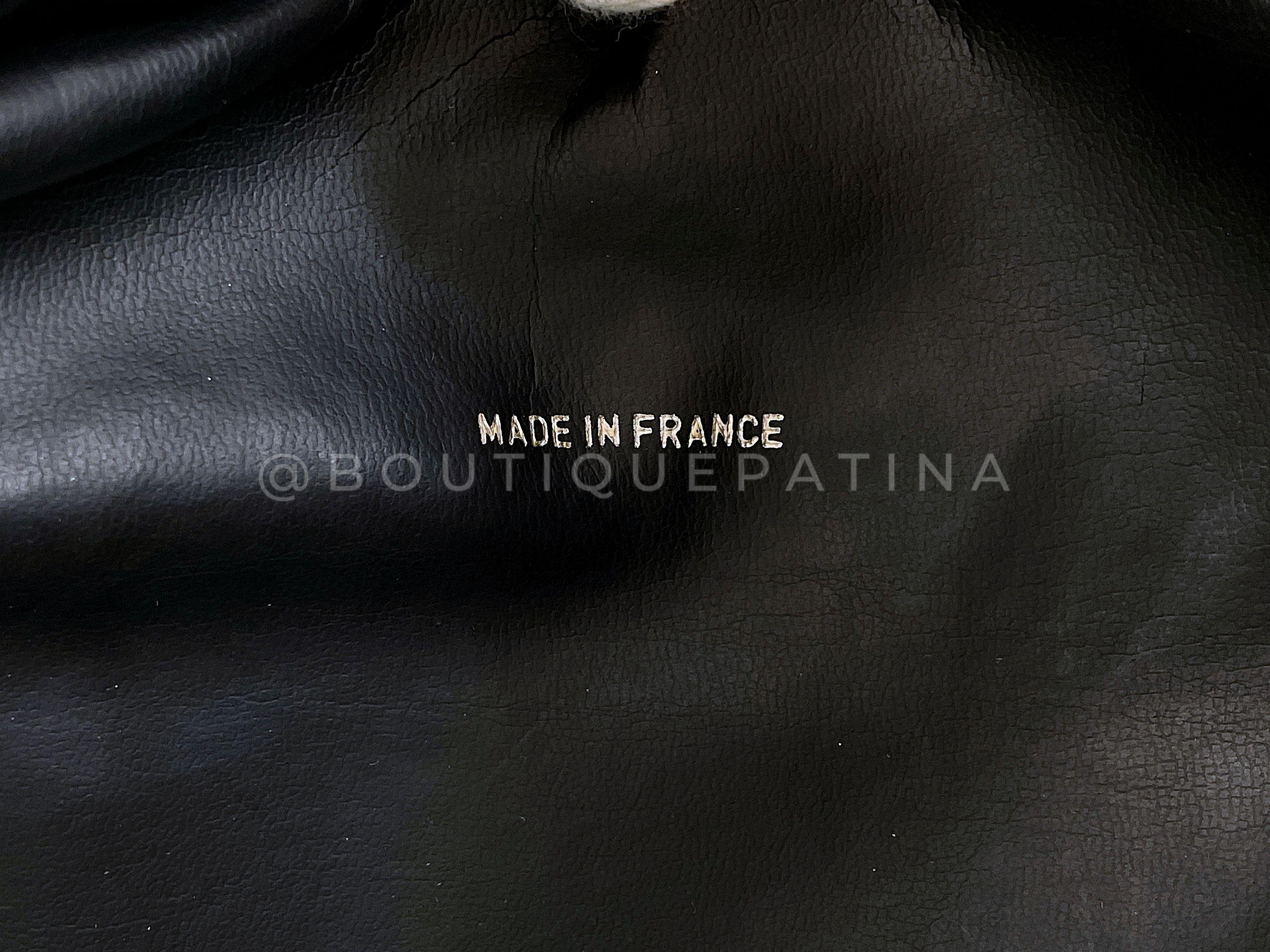 Pristine Chanel 1995 Vintage Black Letter Large Bowler Duffle Bag 67789 en vente 7