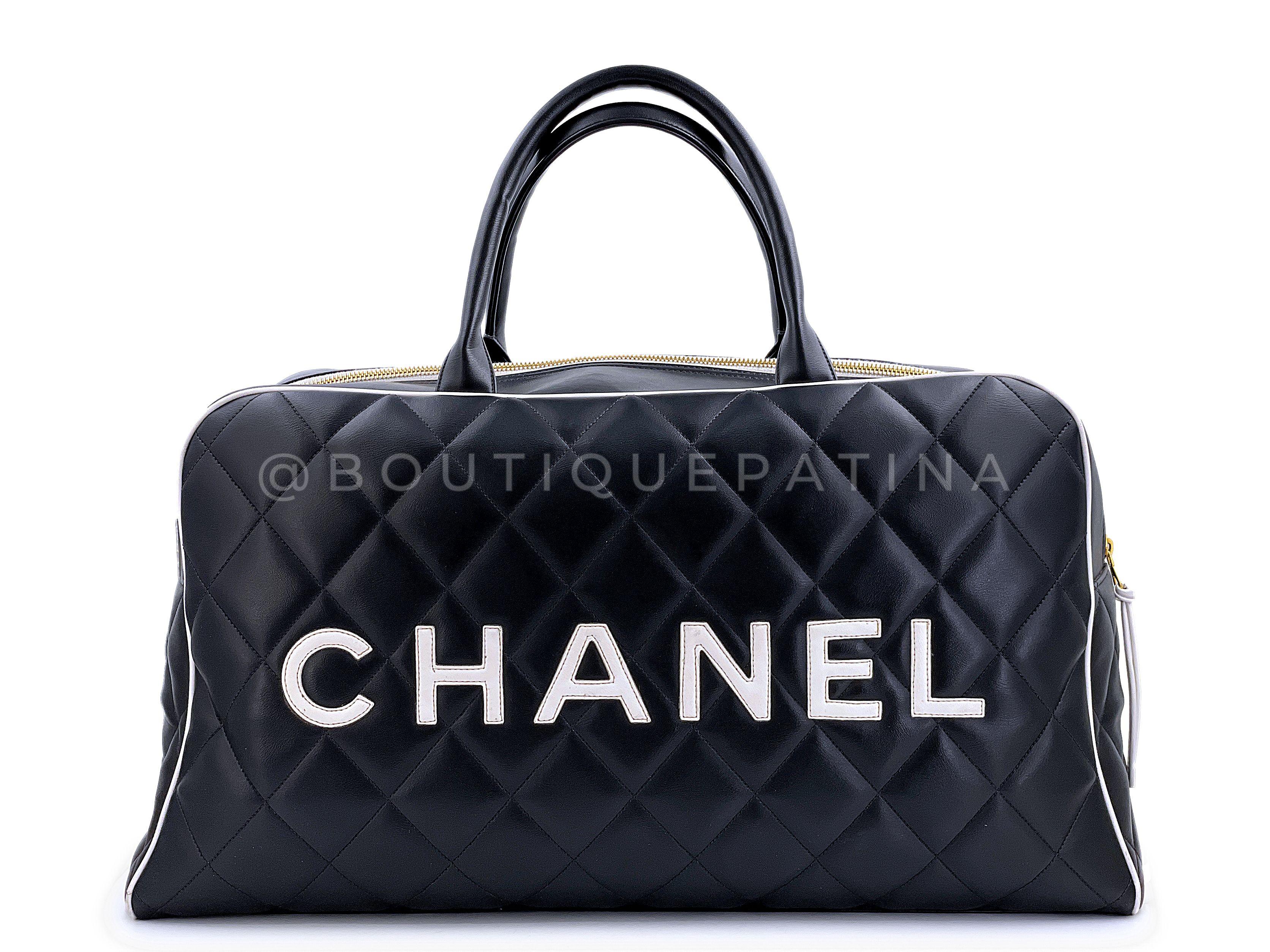 Women's Pristine Chanel 1995 Vintage Black Letter Large Bowler Duffle Bag 67789 For Sale