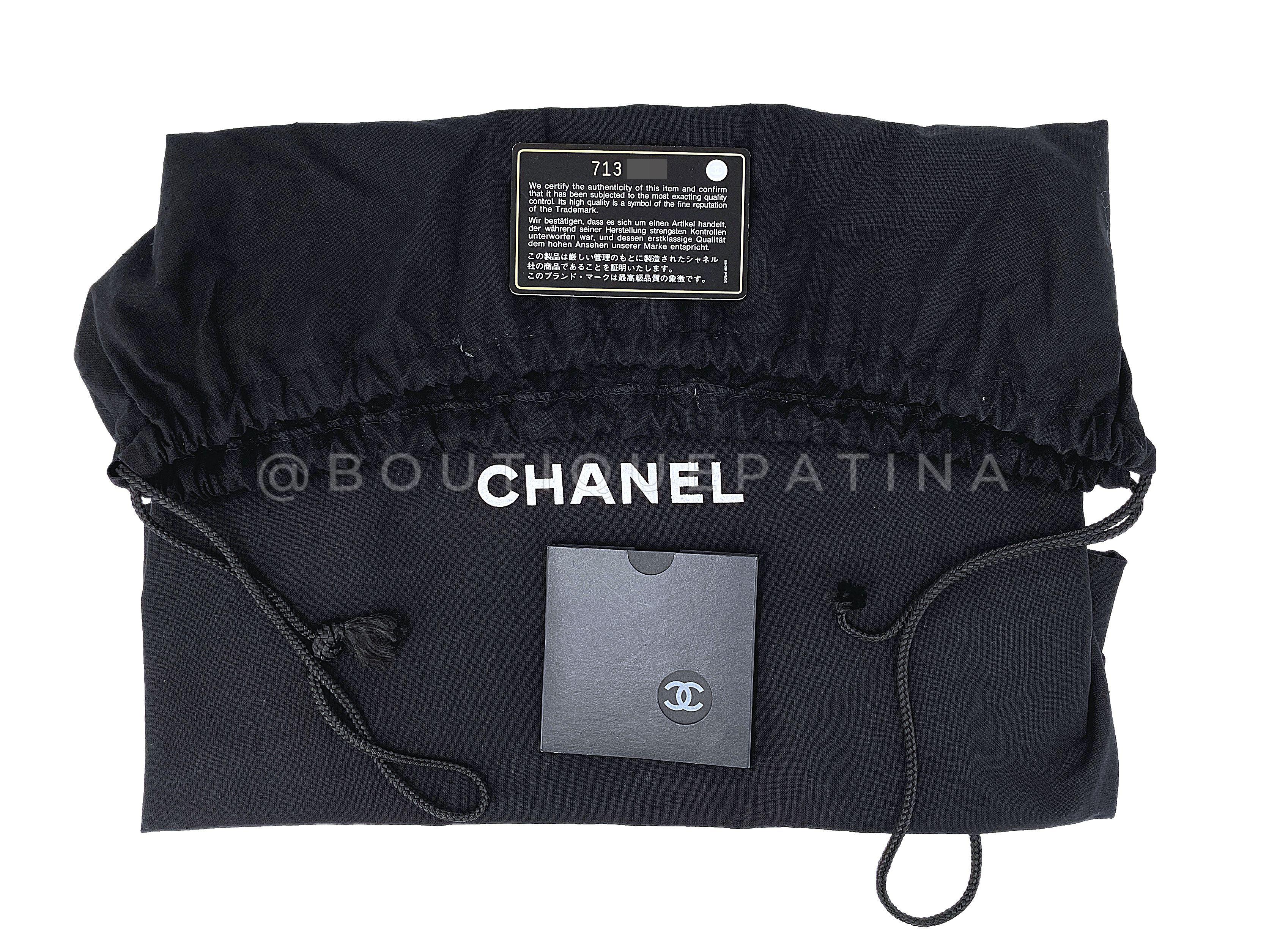 Chanel 2002 Vintage Black Caviar Jumbo Classic Flap Bag 24k GHW 67313 en vente 9