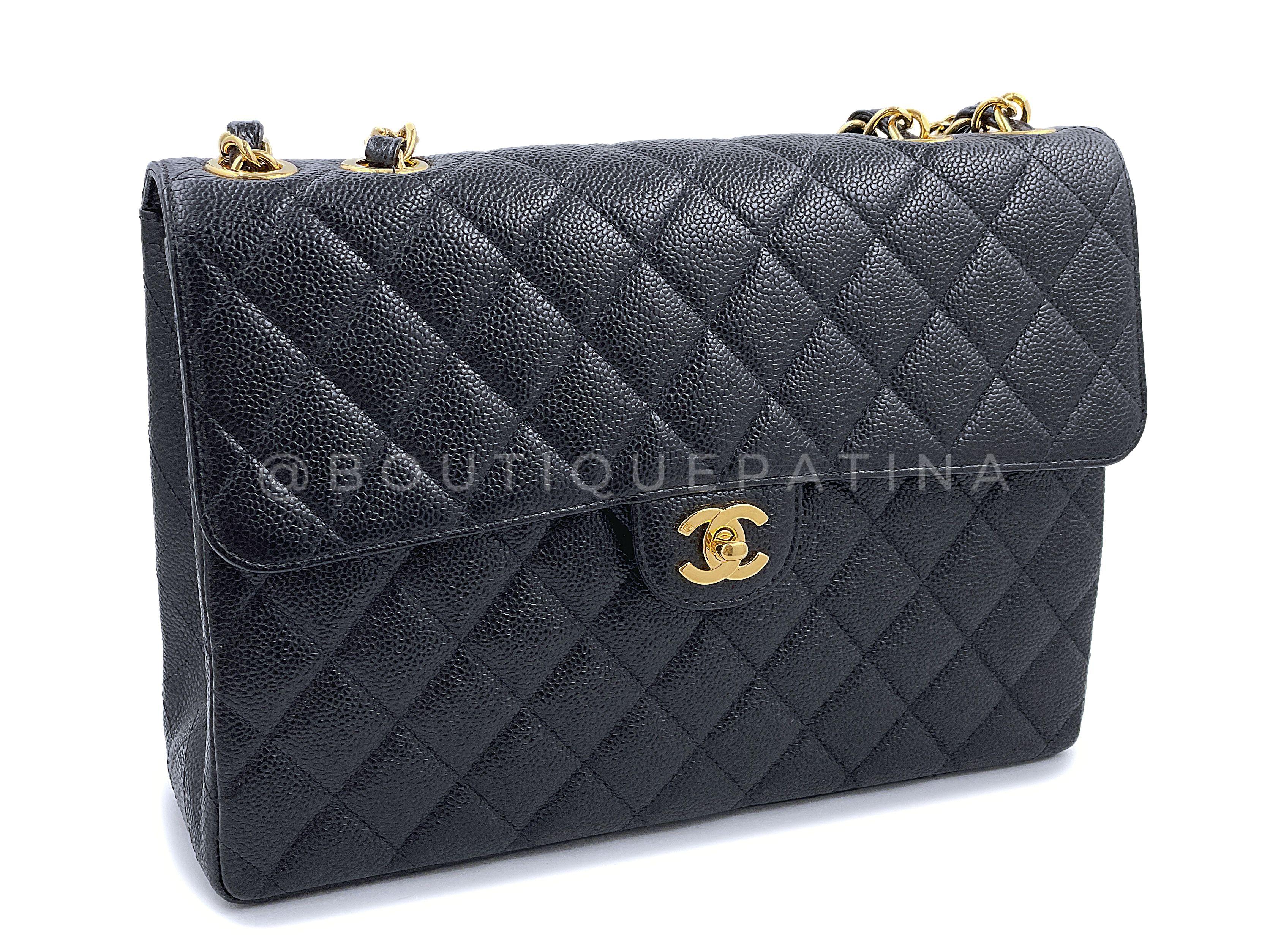 Pristine Chanel 2002 Vintage Black Caviar Jumbo Classic Flap Bag 24k GHW 67313 In Excellent Condition For Sale In Costa Mesa, CA