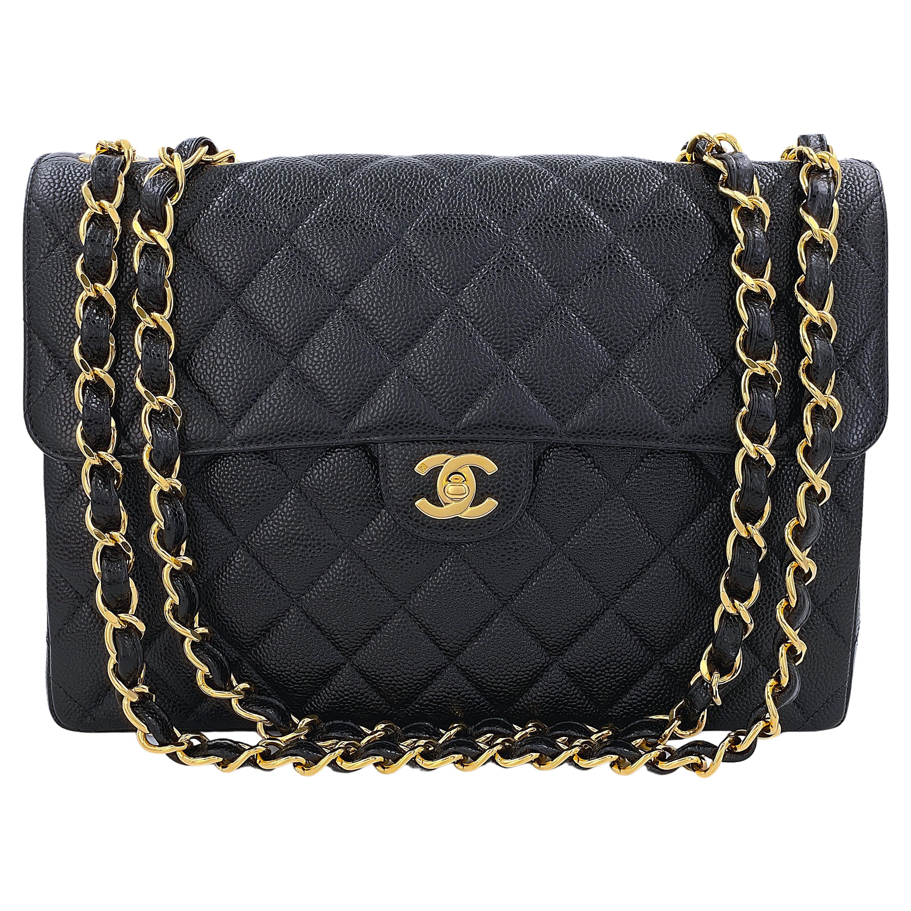 Chanel 2002 Vintage Black Caviar Jumbo Classic Flap Bag 24k GHW 67313 en vente