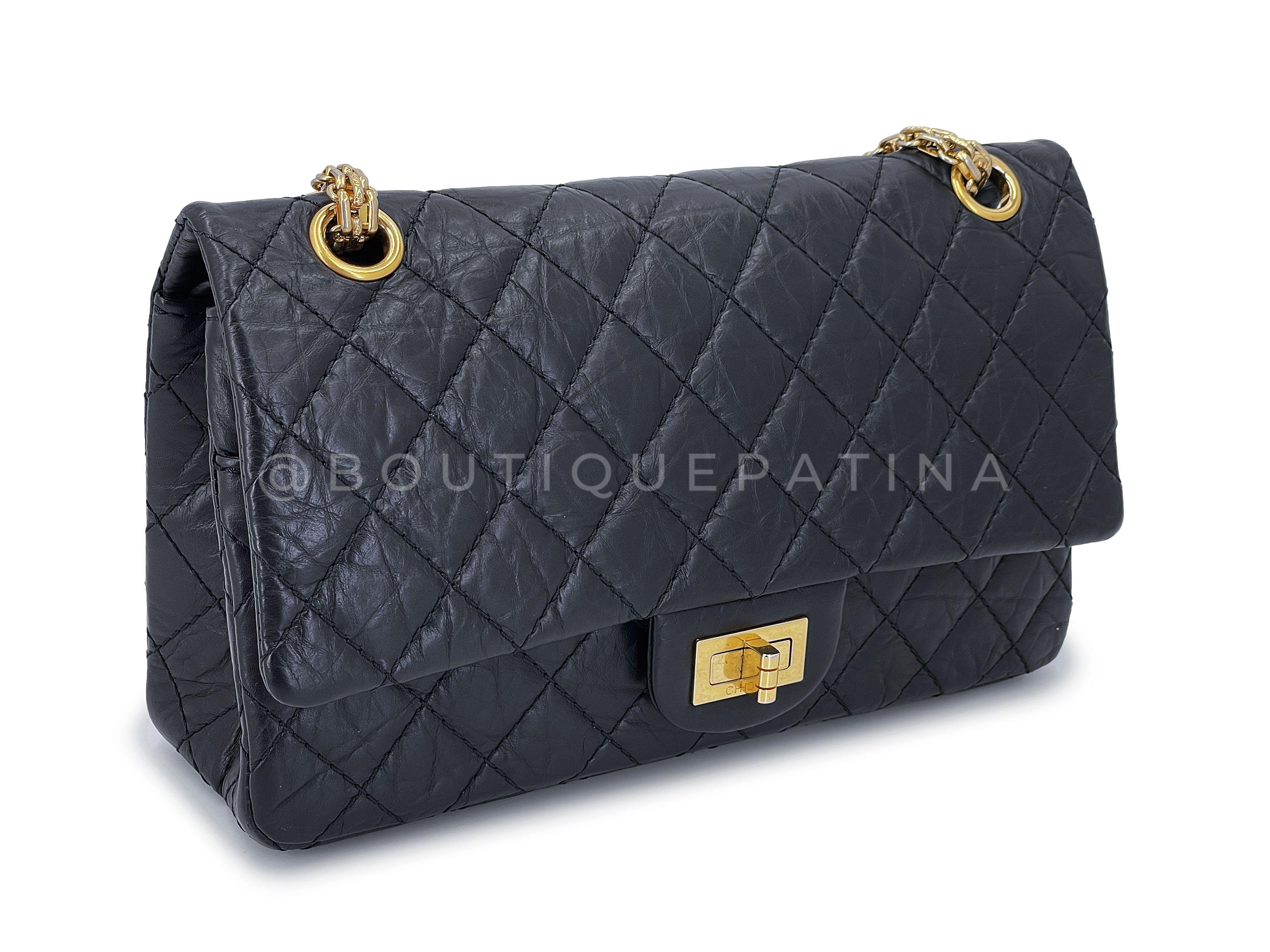 Pristine Chanel Black 225 Reissue Small 2.55 Flap Bag GHW  67274 In Excellent Condition For Sale In Costa Mesa, CA
