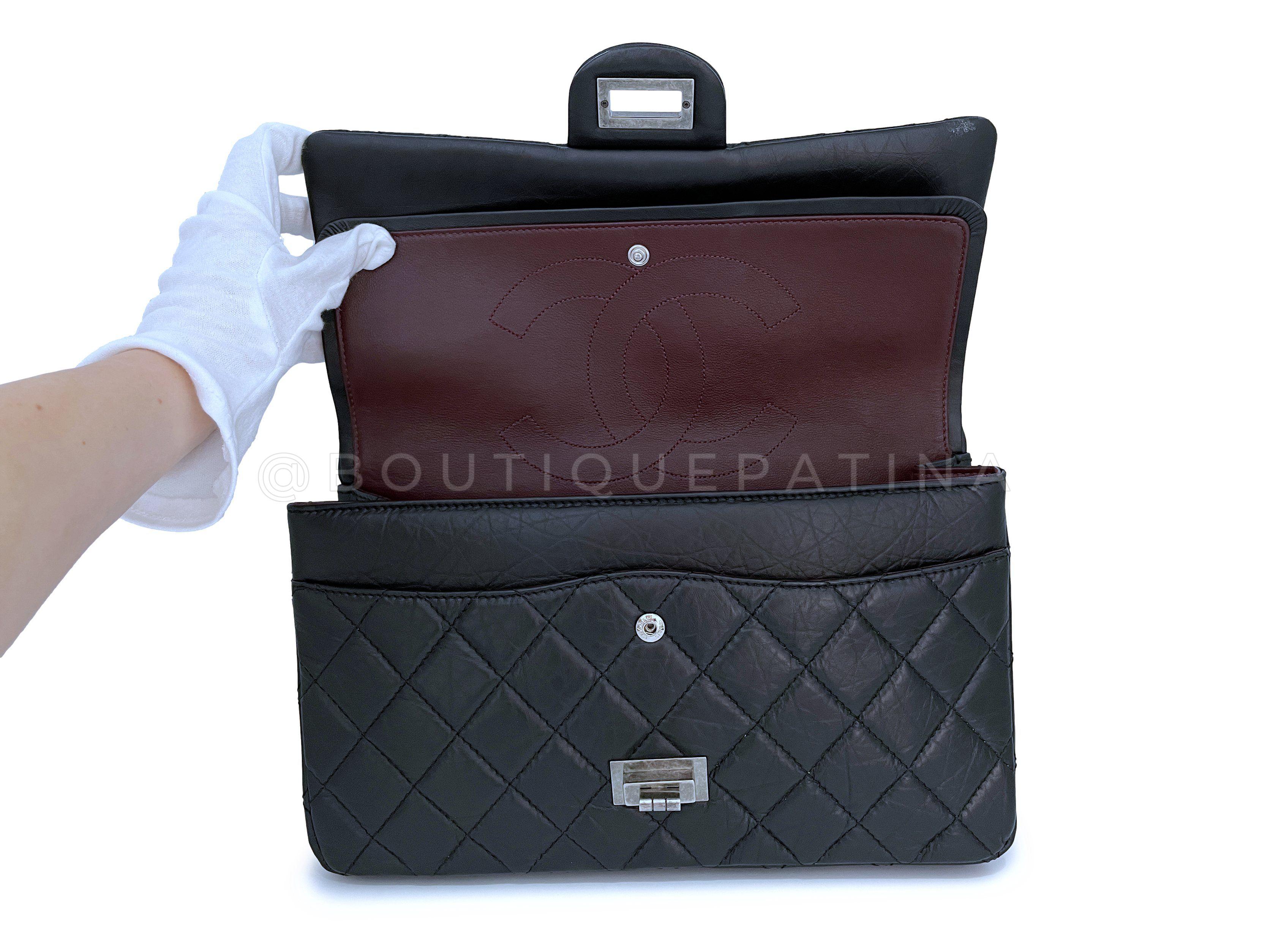 Pristine Chanel Black Aged Calfskin 2.55 Reissue 227 Double Flap Bag RHW 64730 For Sale 5