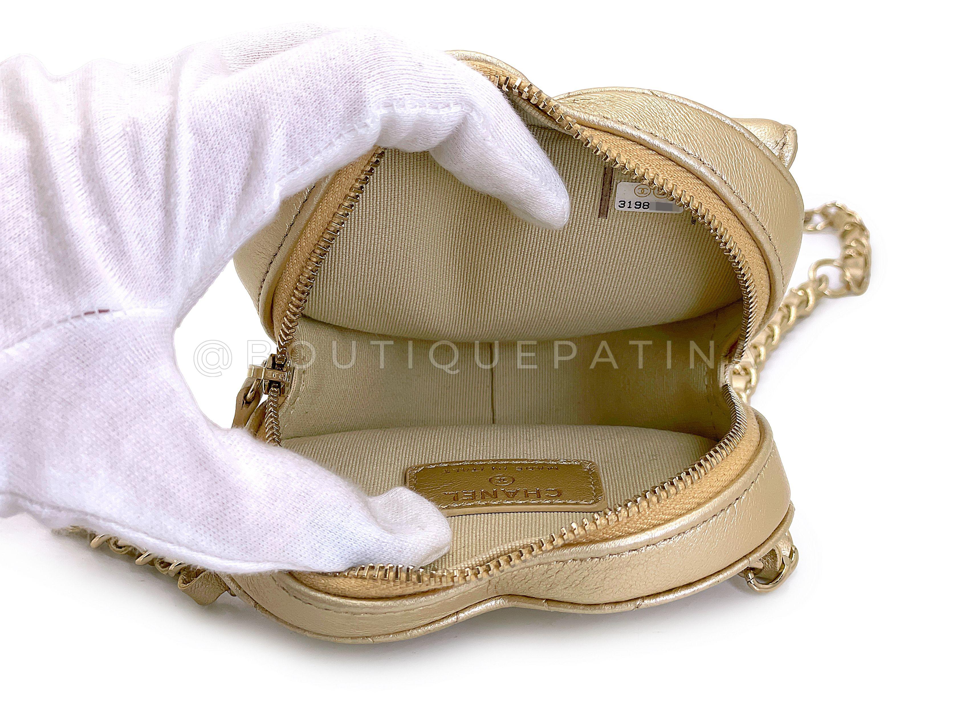 Pristine Chanel CC In Love Gold Heart Belt Bag GHW 67562 For Sale 6