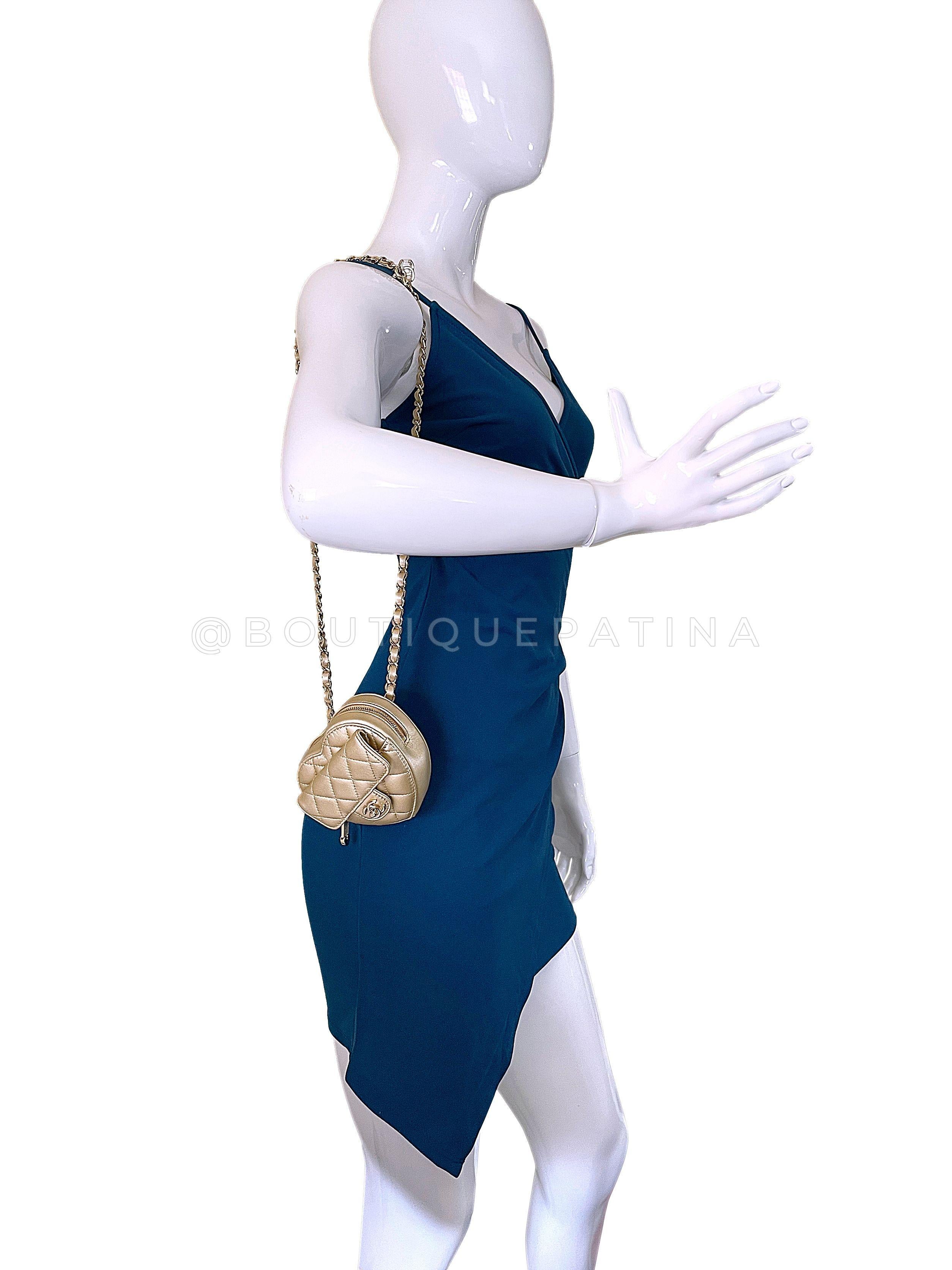 Pristine Chanel CC In Love Gold Heart Belt Bag GHW 67562 For Sale 10