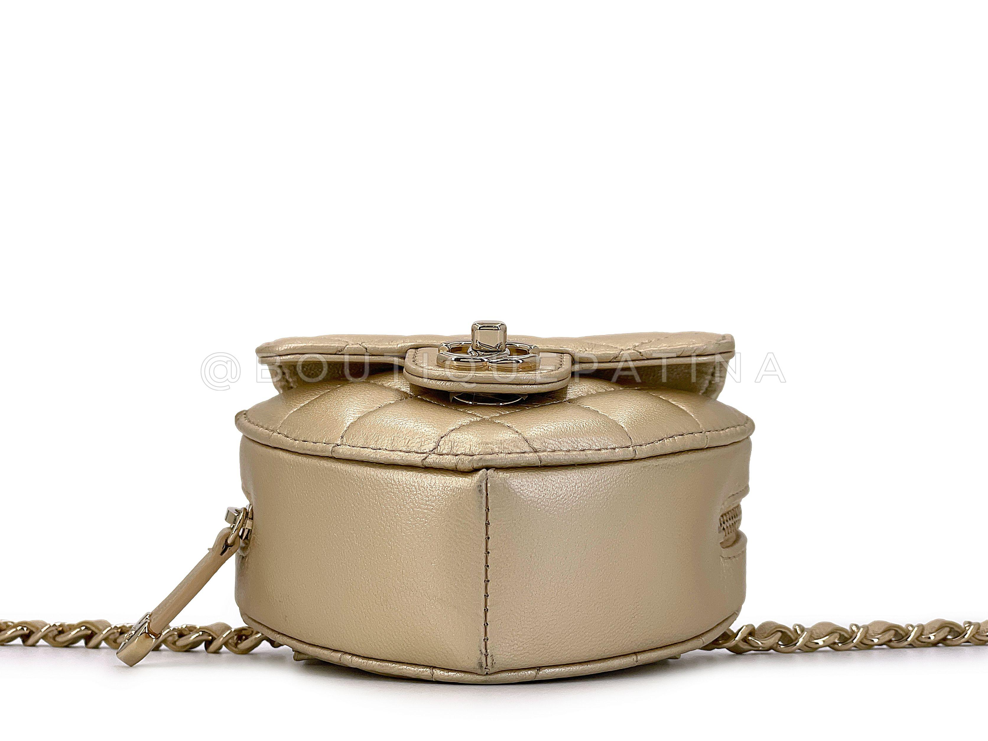 Pristine Chanel CC In Love Gold Heart Belt Bag GHW 67562 For Sale 1