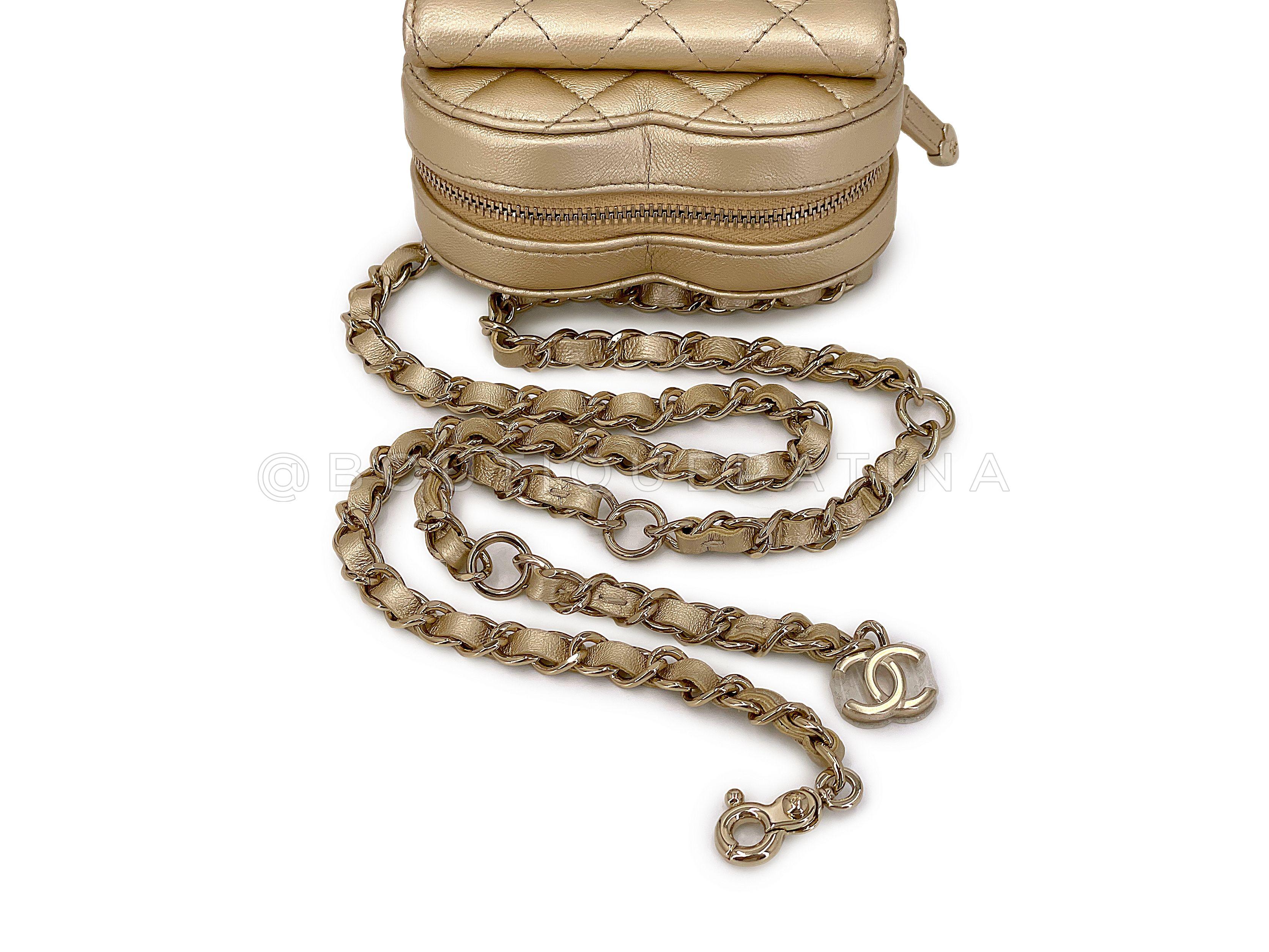 Sac ceinture Chanel CC In Love doré en forme de cœur GHW 67562 en vente 1