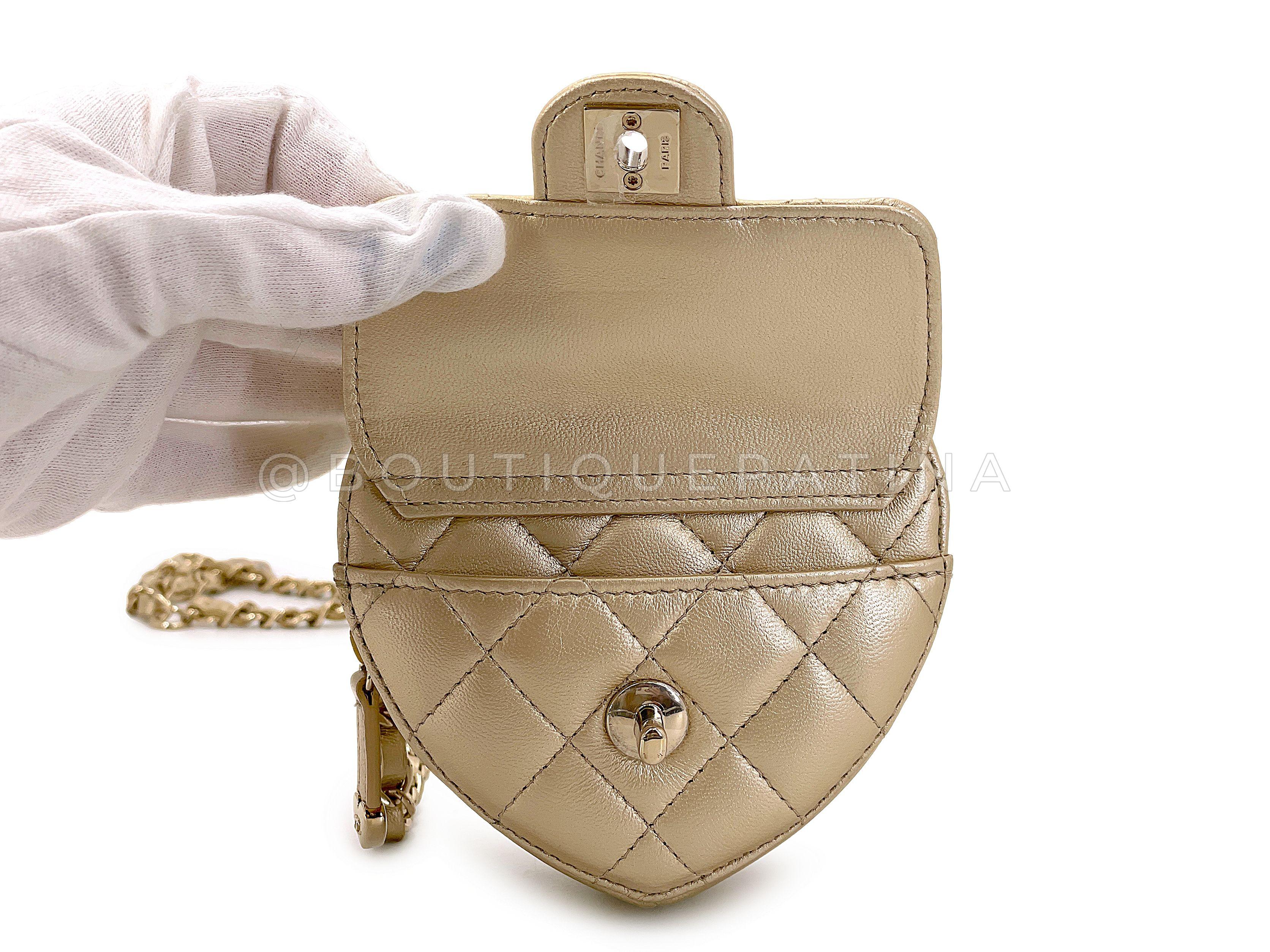 Pristine Chanel CC In Love Gold Heart Belt Bag GHW 67562 For Sale 4