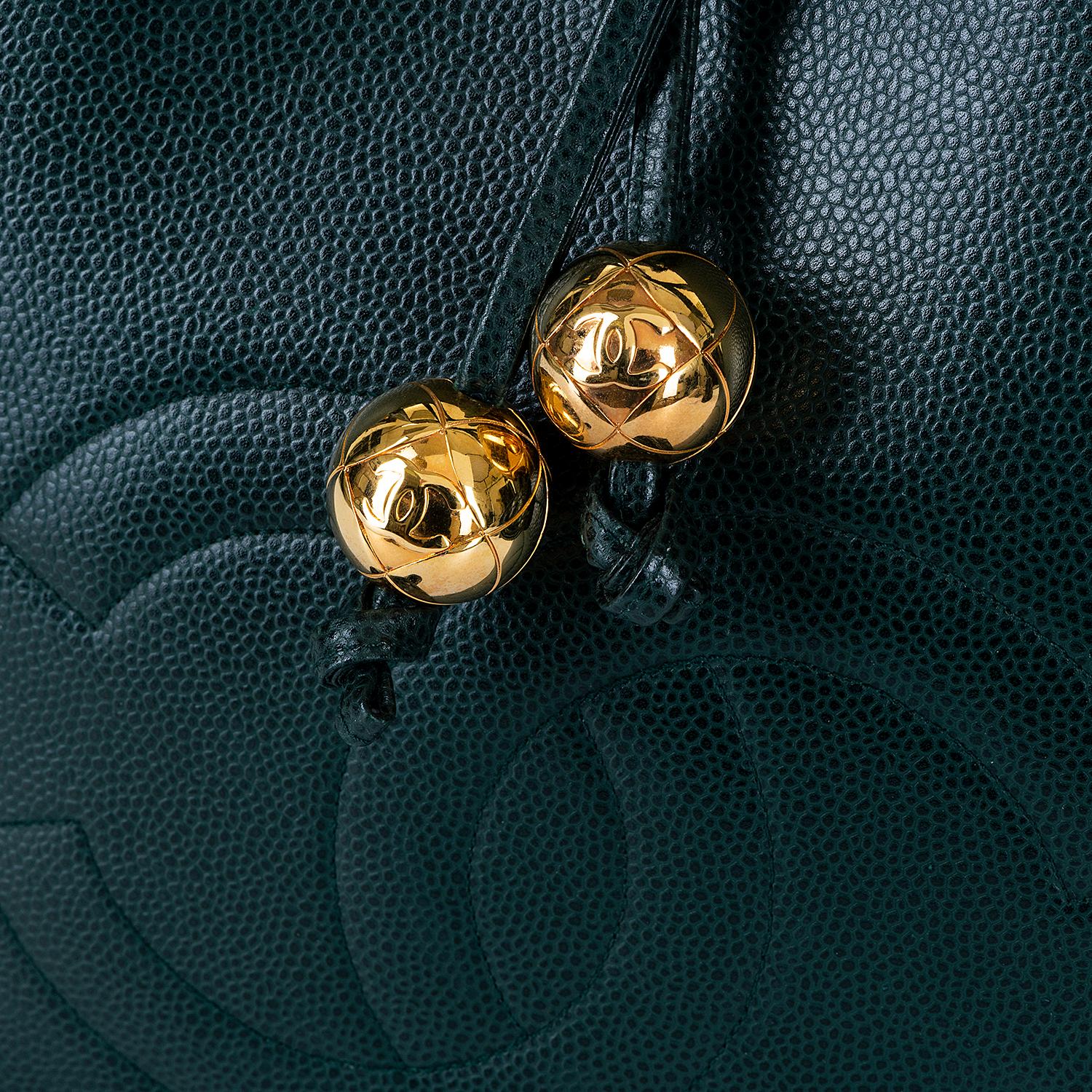 Chanel 'Vert Emerald' Caviar  Shoulder Bag- Iconic 'CC' Globes - Pristine - Rare For Sale 2