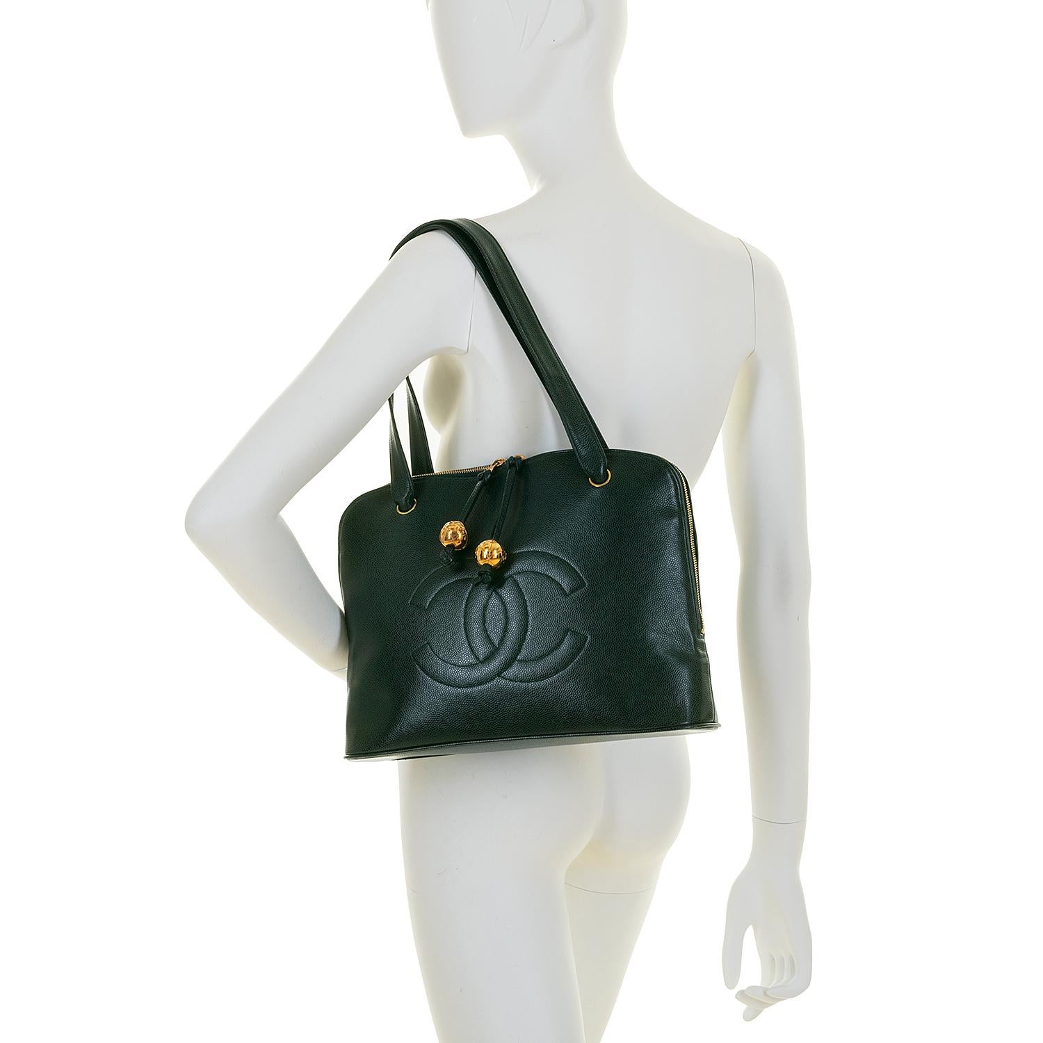 Chanel 'Vert Emerald' Caviar  Shoulder Bag- Iconic 'CC' Globes - Pristine - Rare For Sale 1
