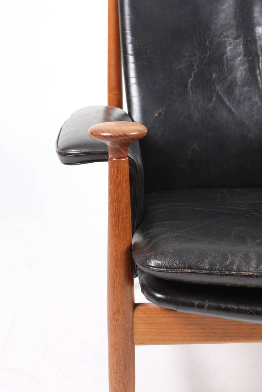Great looking easy chair in solid teak and original leather by Maa. Finn Juhl, made by France & France, Denmark in the 1950s. Original condition.