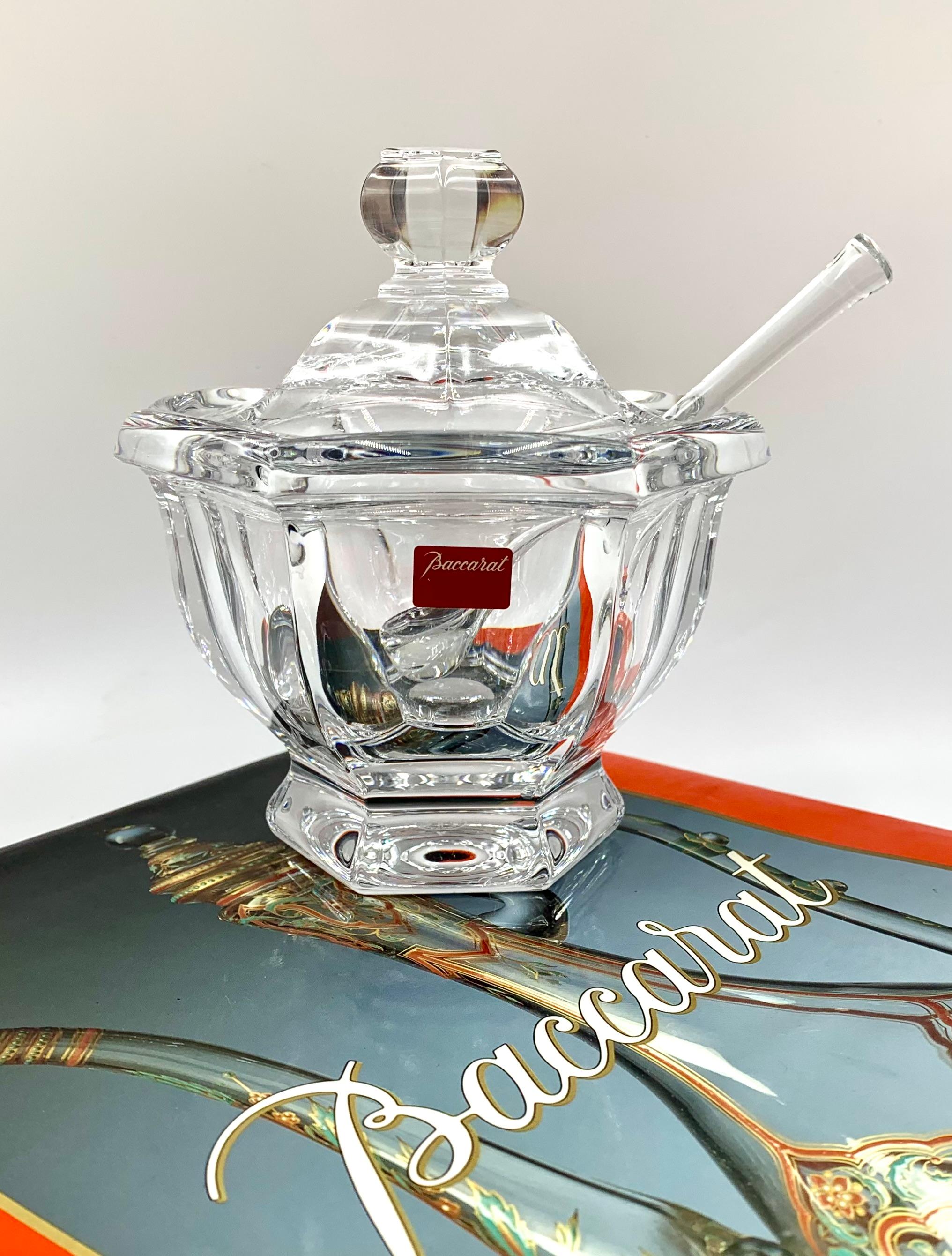 Grande pezzo da portata in cristallo di Baccarat Harcourt in perfetto stato di conservazione in vendita 6
