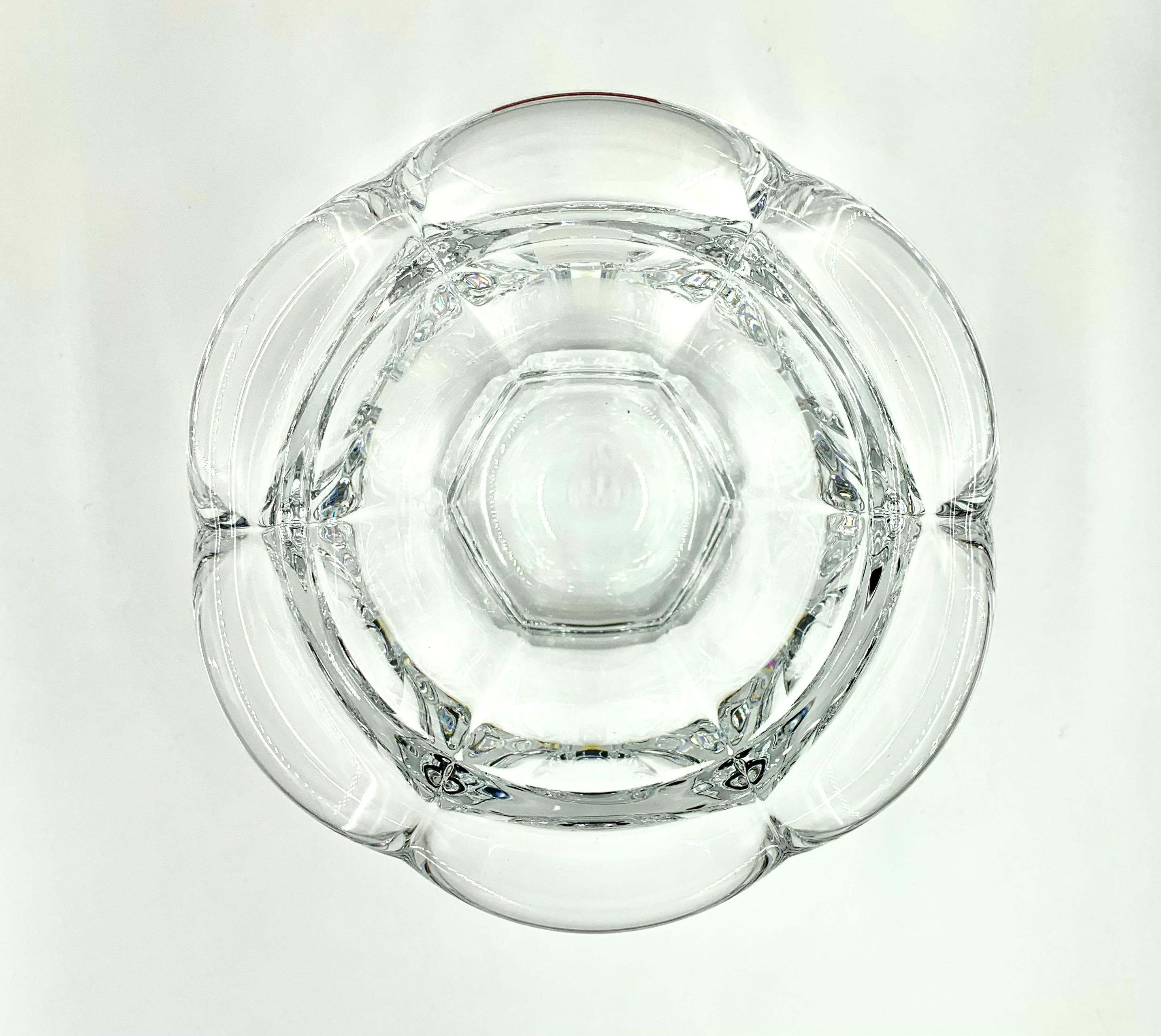 XX secolo Grande pezzo da portata in cristallo di Baccarat Harcourt in perfetto stato di conservazione in vendita