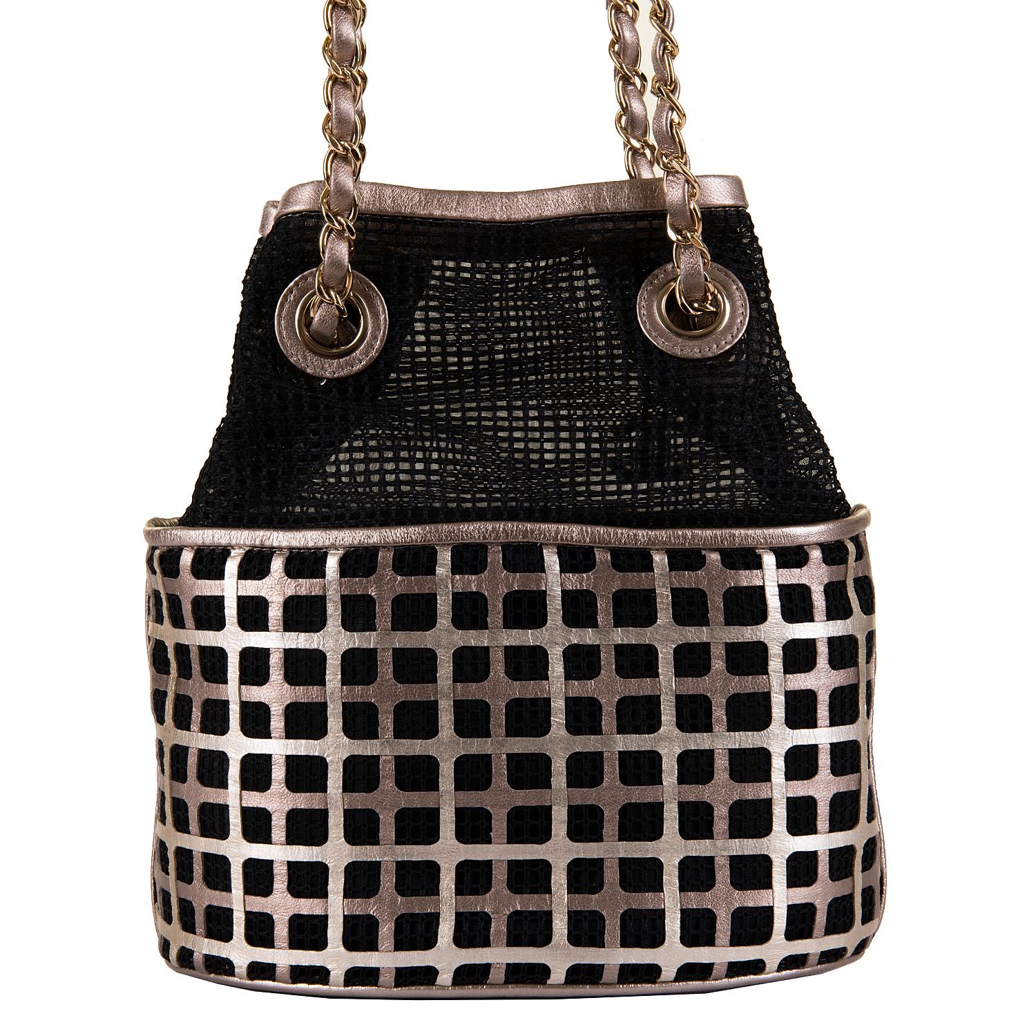 Pristine Limited Edition Chanel Shoulder Bag For Evening & Special Occasions (Schwarz) im Angebot