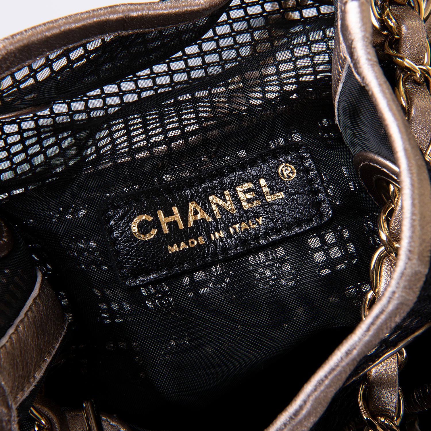 Pristine Limited Edition Chanel Shoulder Bag For Evening & Special Occasions im Zustand „Neu“ im Angebot in London, GB