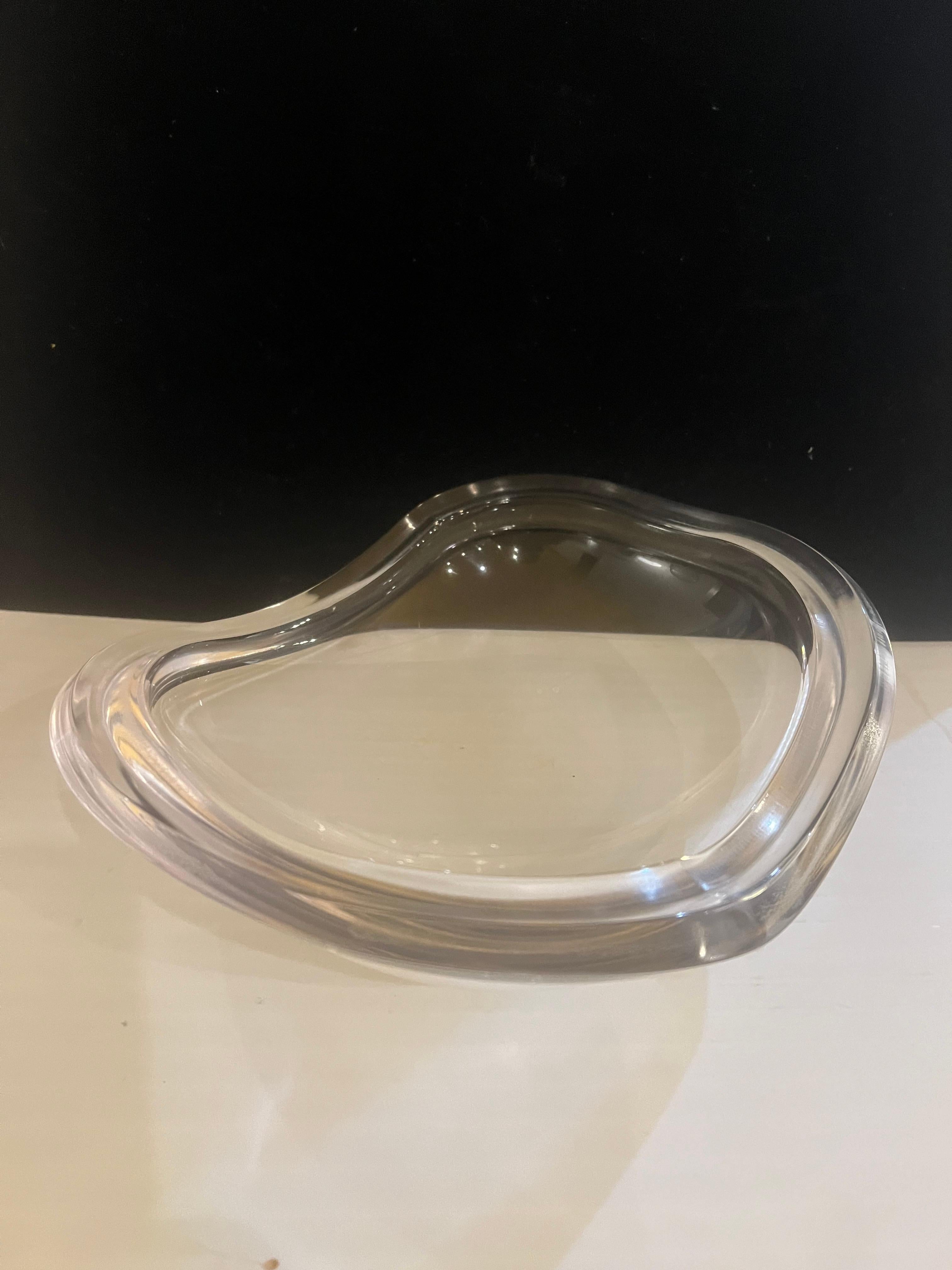 Pristine Mid-Century Biomorphic Lucite Catch-it-all Bowl Attributed To Ritts In Excellent Condition For Sale In San Diego, CA