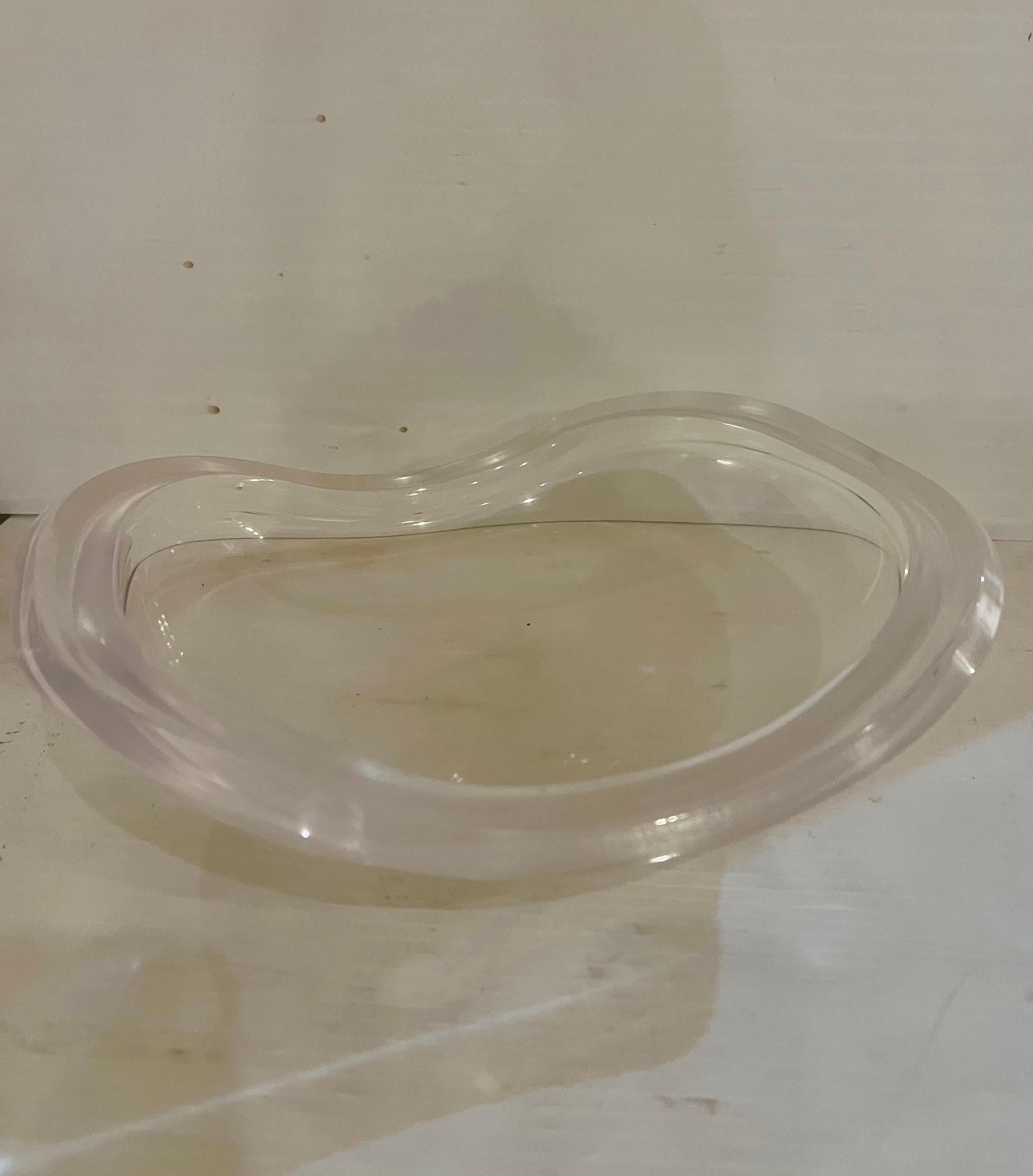 20ième siècle Pristine Mid-Century Biomorphic Lucite Catch-it-all Bowl Attributed To Ritts en vente