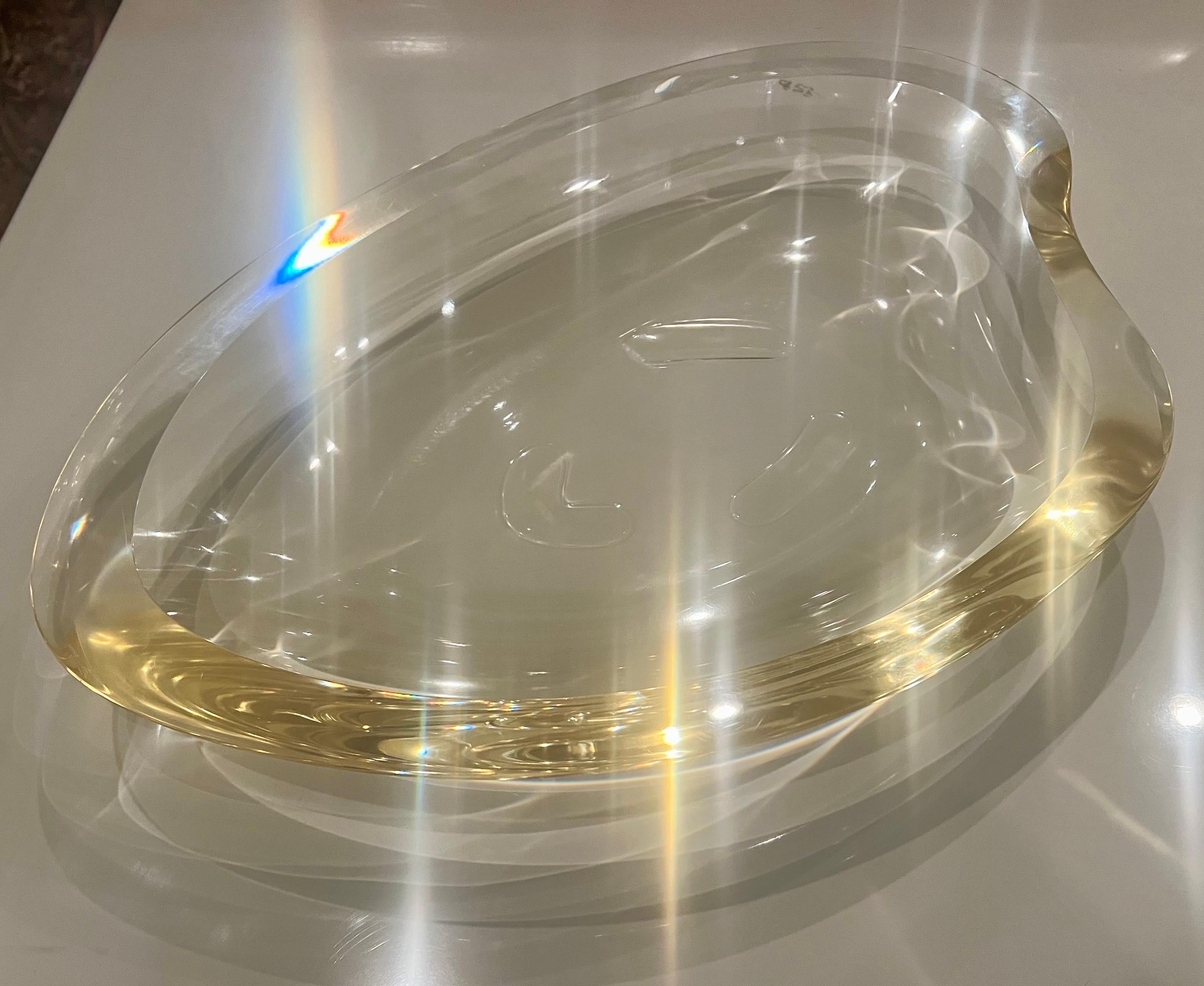 American Pristine Mid-Century Large Biomorphic Lucite Bowl Attributed To Ritts For Sale