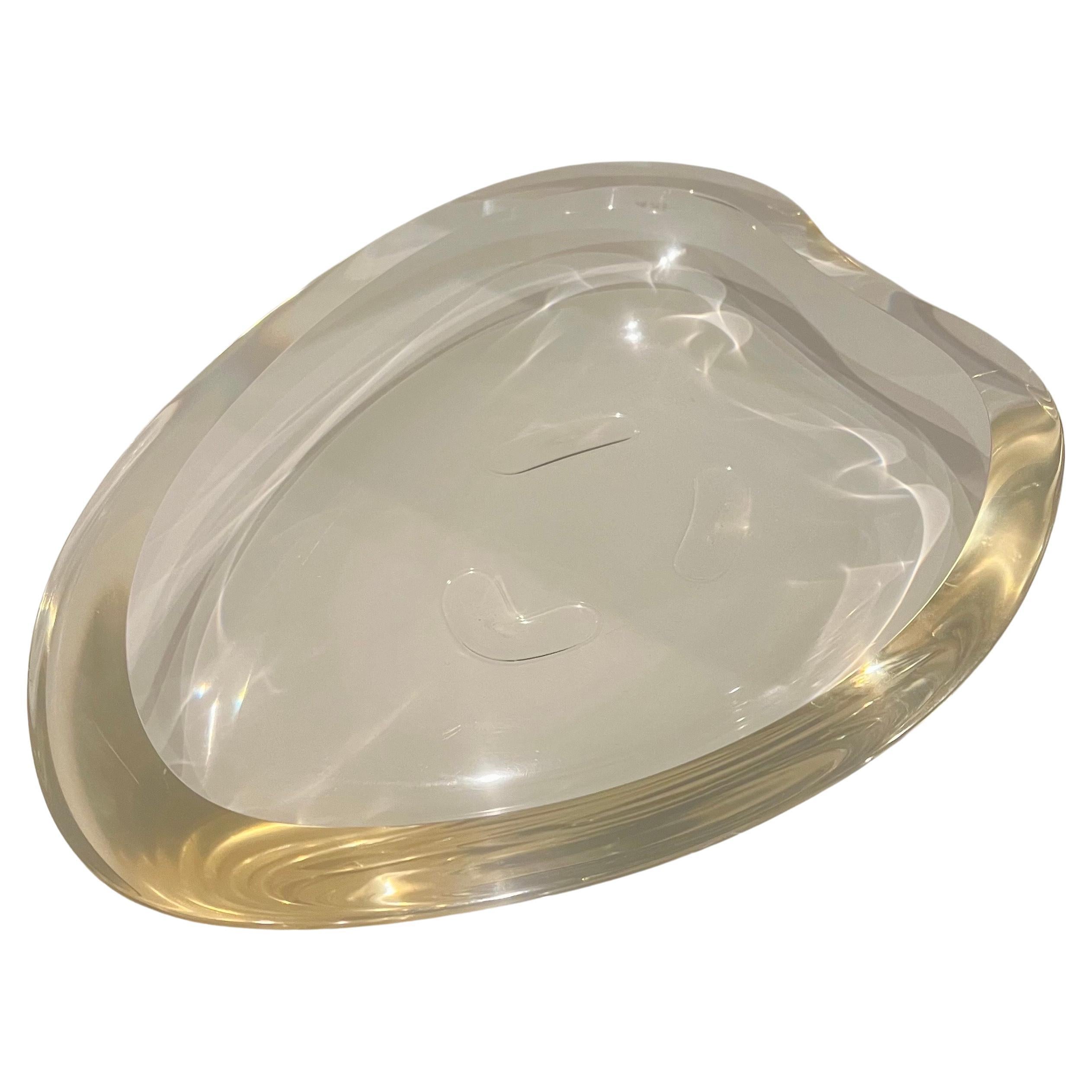 Pristine Mid-Century Large Biomorphic Lucite Bowl Attributed To Ritts For Sale