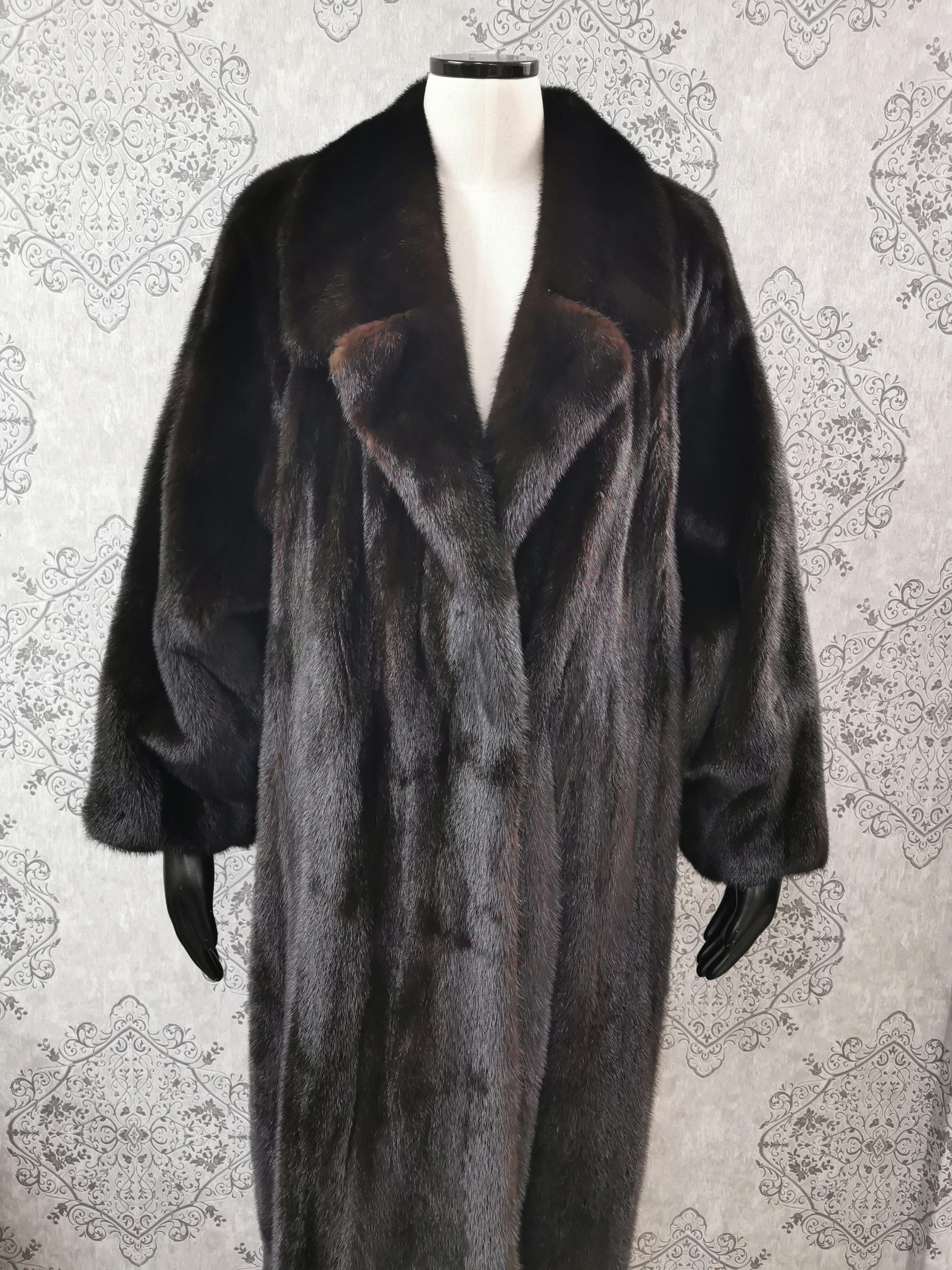 Noir Manteau long « The American Fur Awards, American Ultra » en fourrure de vison américaine (taille 16 L) en vente
