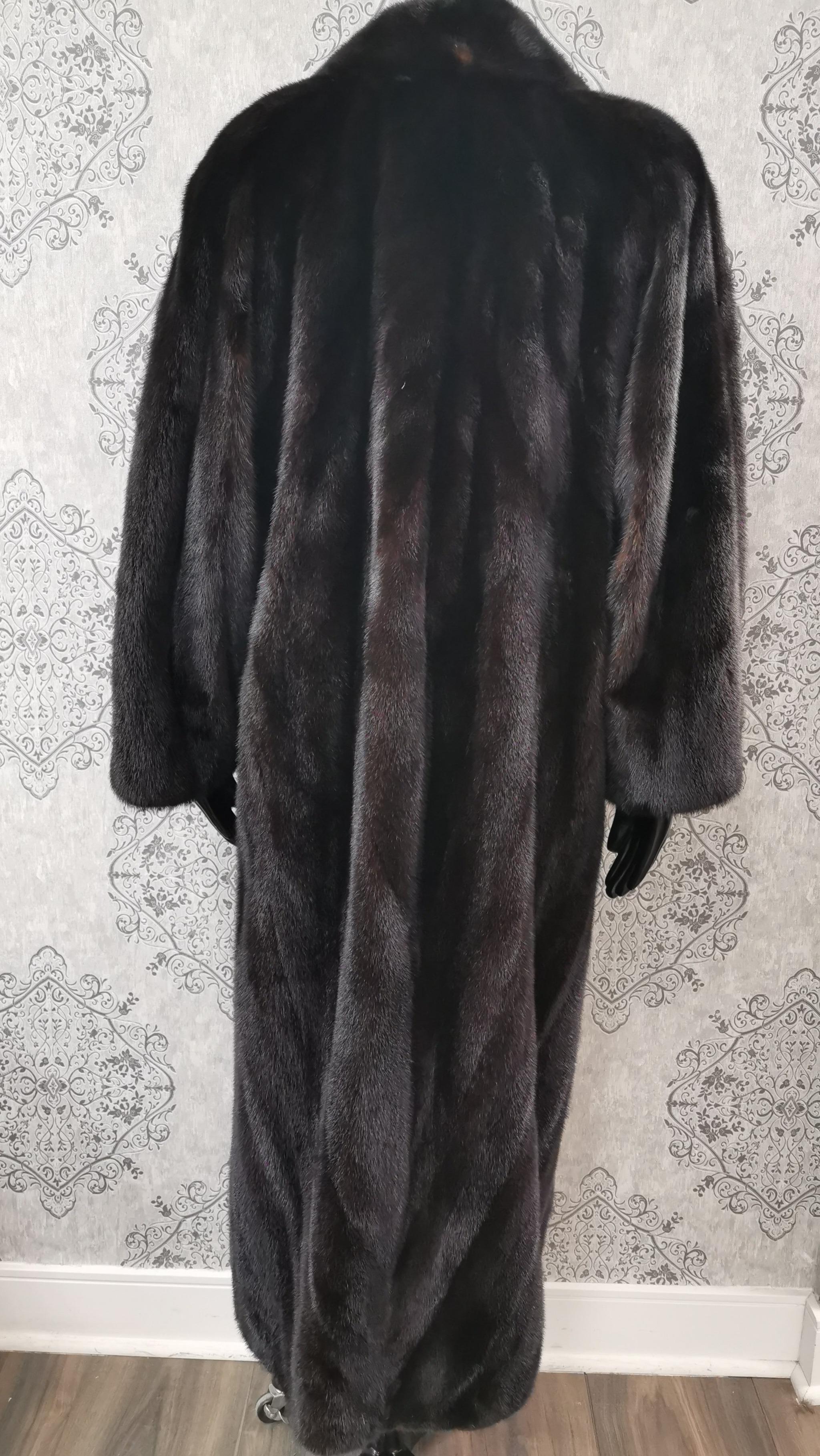 Manteau long « The American Fur Awards, American Ultra » en fourrure de vison américaine (taille 16 L) en vente 1