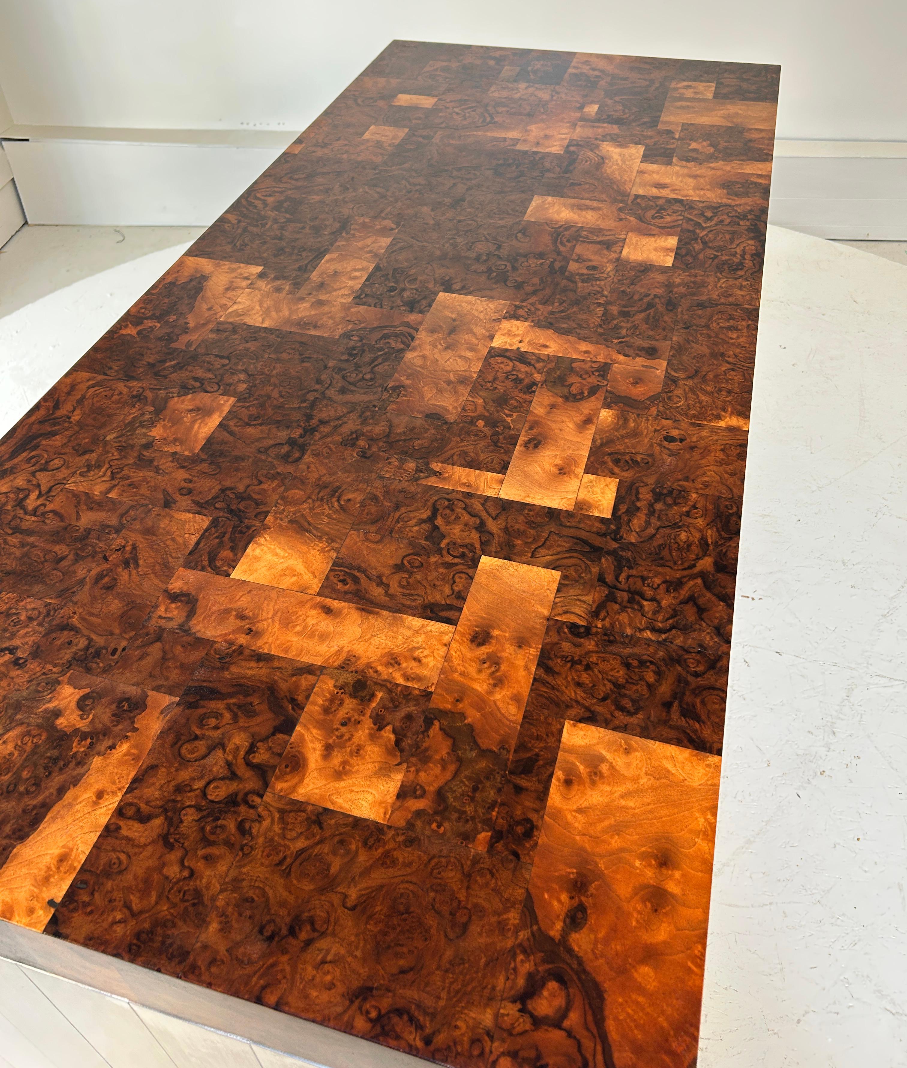 Pristine Paul Evans Cityscape Burl Walnuss Executive Desk. im Angebot 4