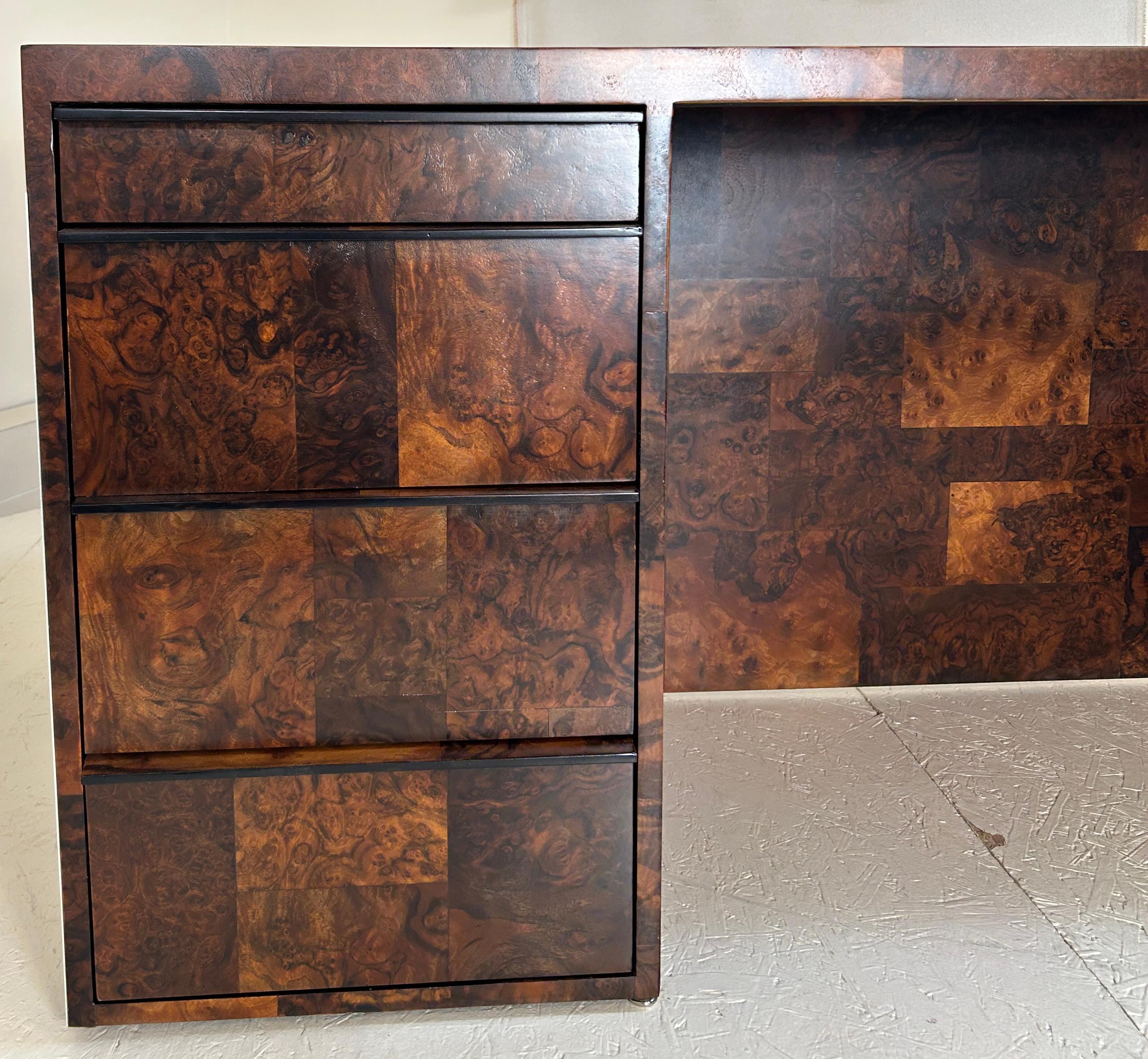 Pristine Paul Evans Cityscape Burl Walnuss Executive Desk. im Angebot 7